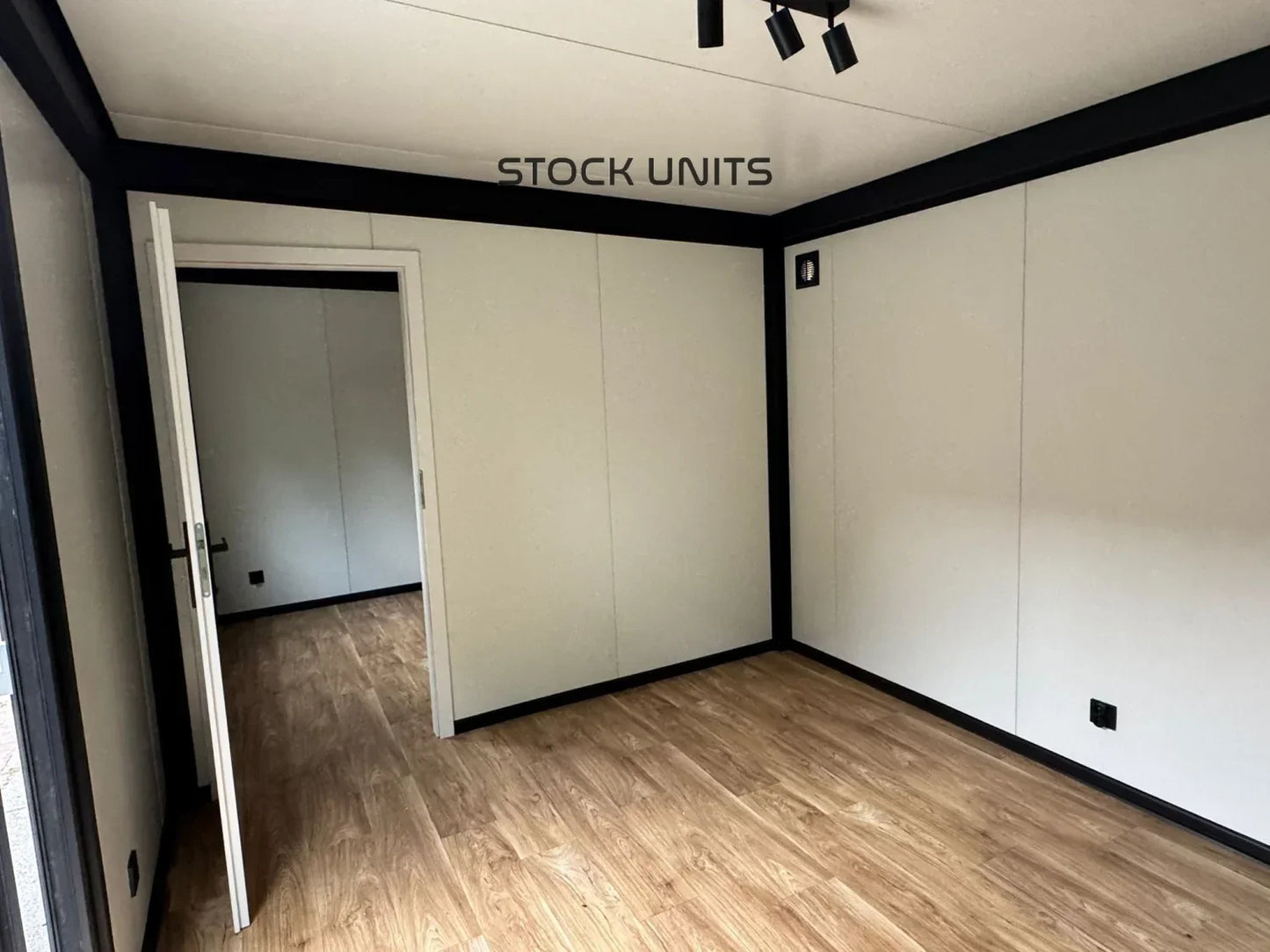 Gastenverblijf 8x3,2m 1 slaapkamer