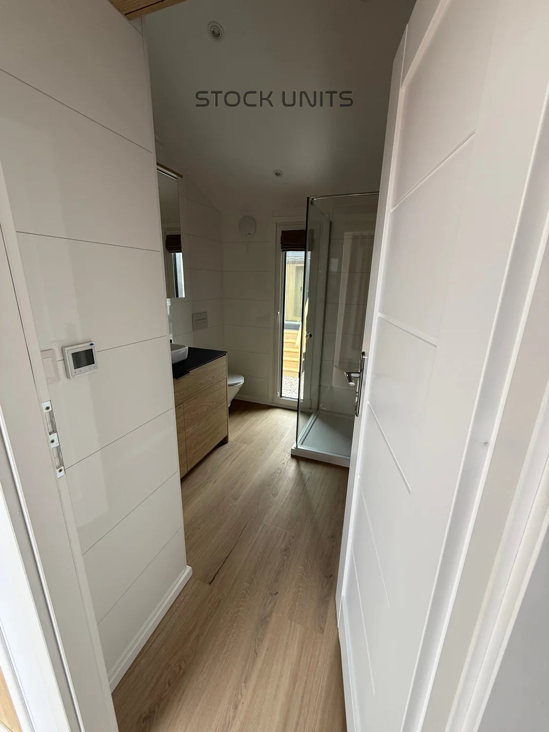 Tiny House “Onyx XL” – 57 m² Luxe Designwoning op Wielen met 2 Slaapkamers