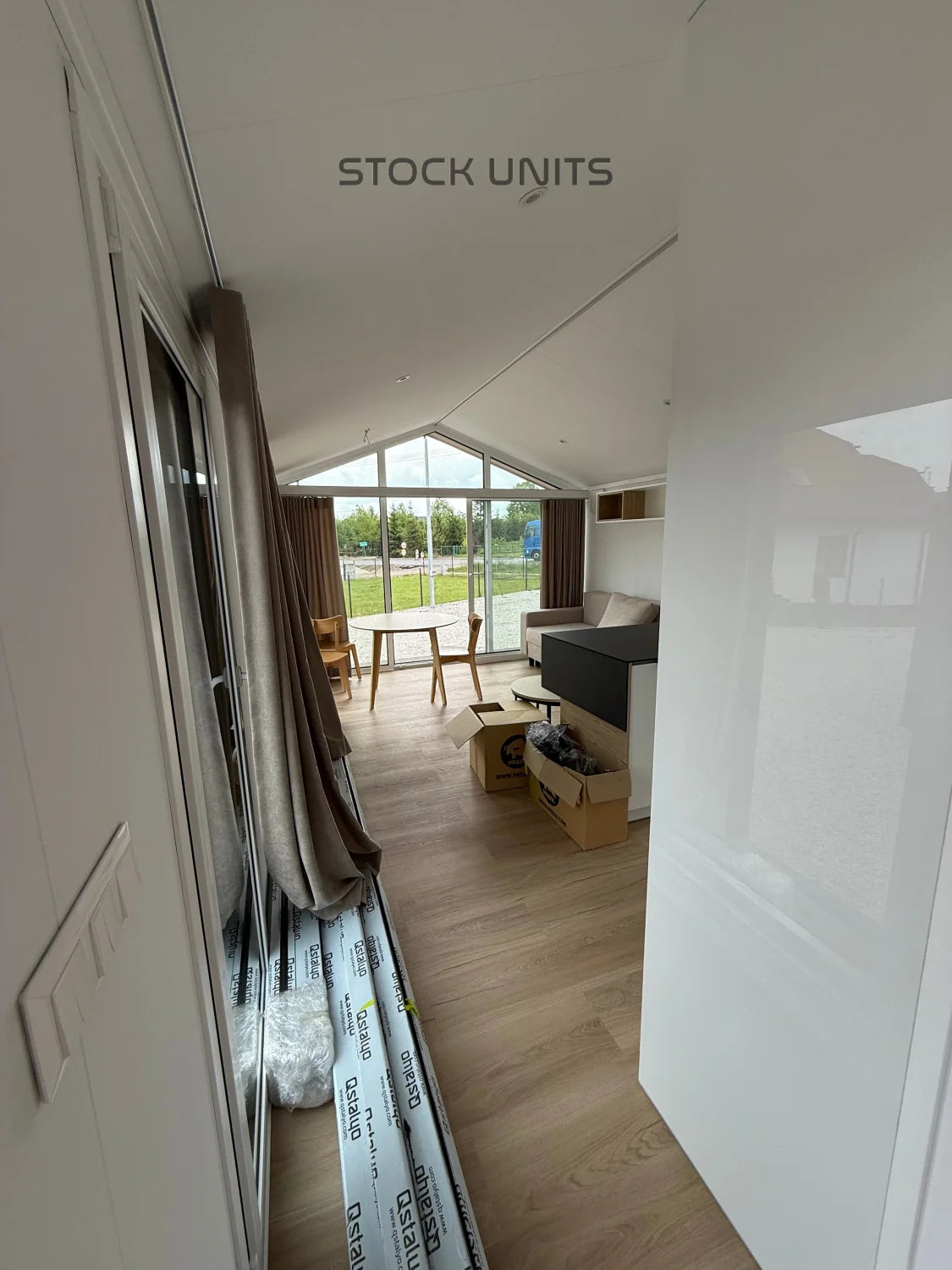 Tiny House “Onyx XL” – 57 m² Luxe Designwoning op Wielen met 2 Slaapkamers