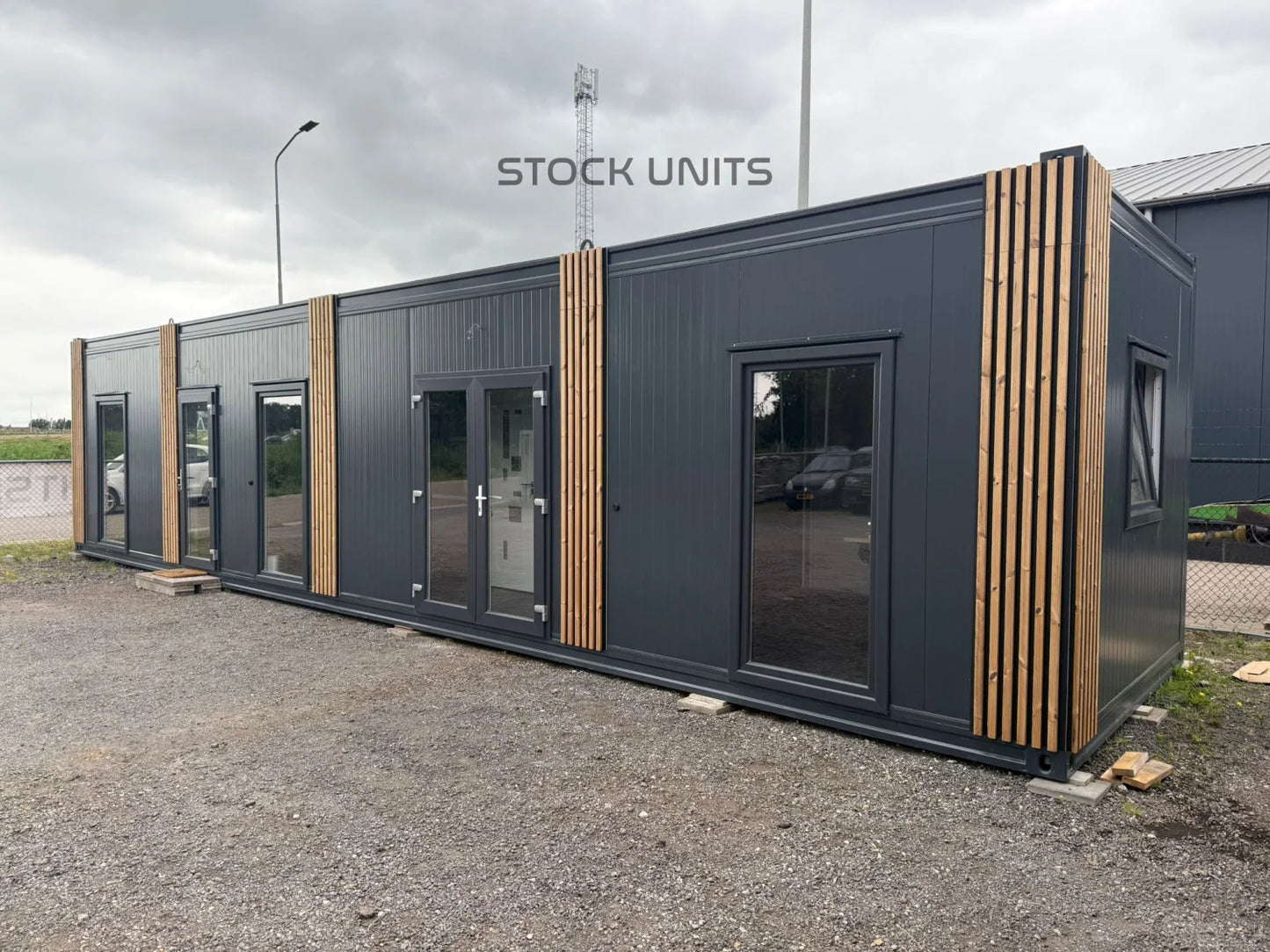 Tweedehands Tiny House 13x3,2m 42m2 RO - 2 Slaapkamers - Direct Leverbaar