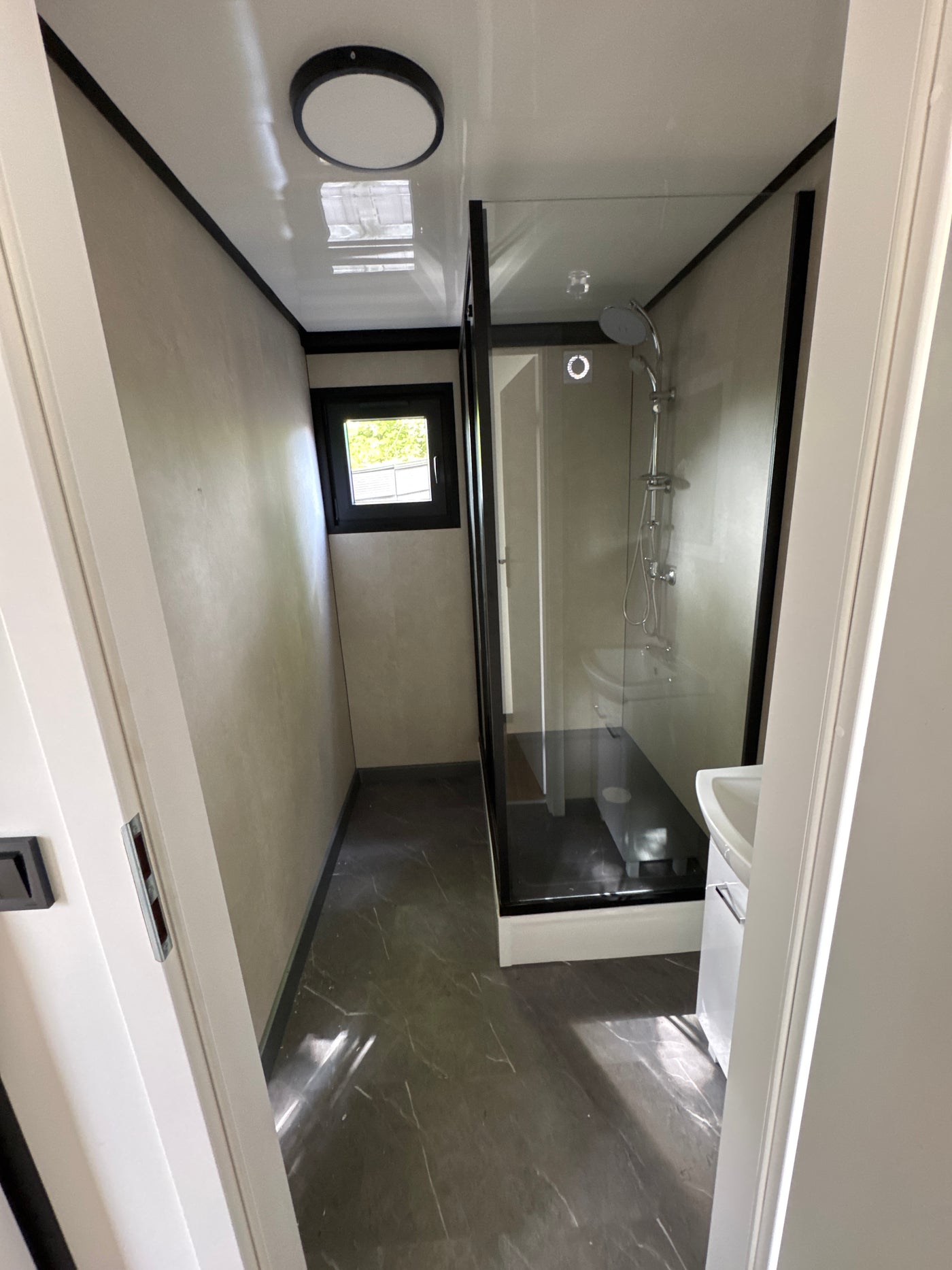 Woonunit van 13 × 3,2 meter in Daarlerveen voor Gemeente Hellendoorn