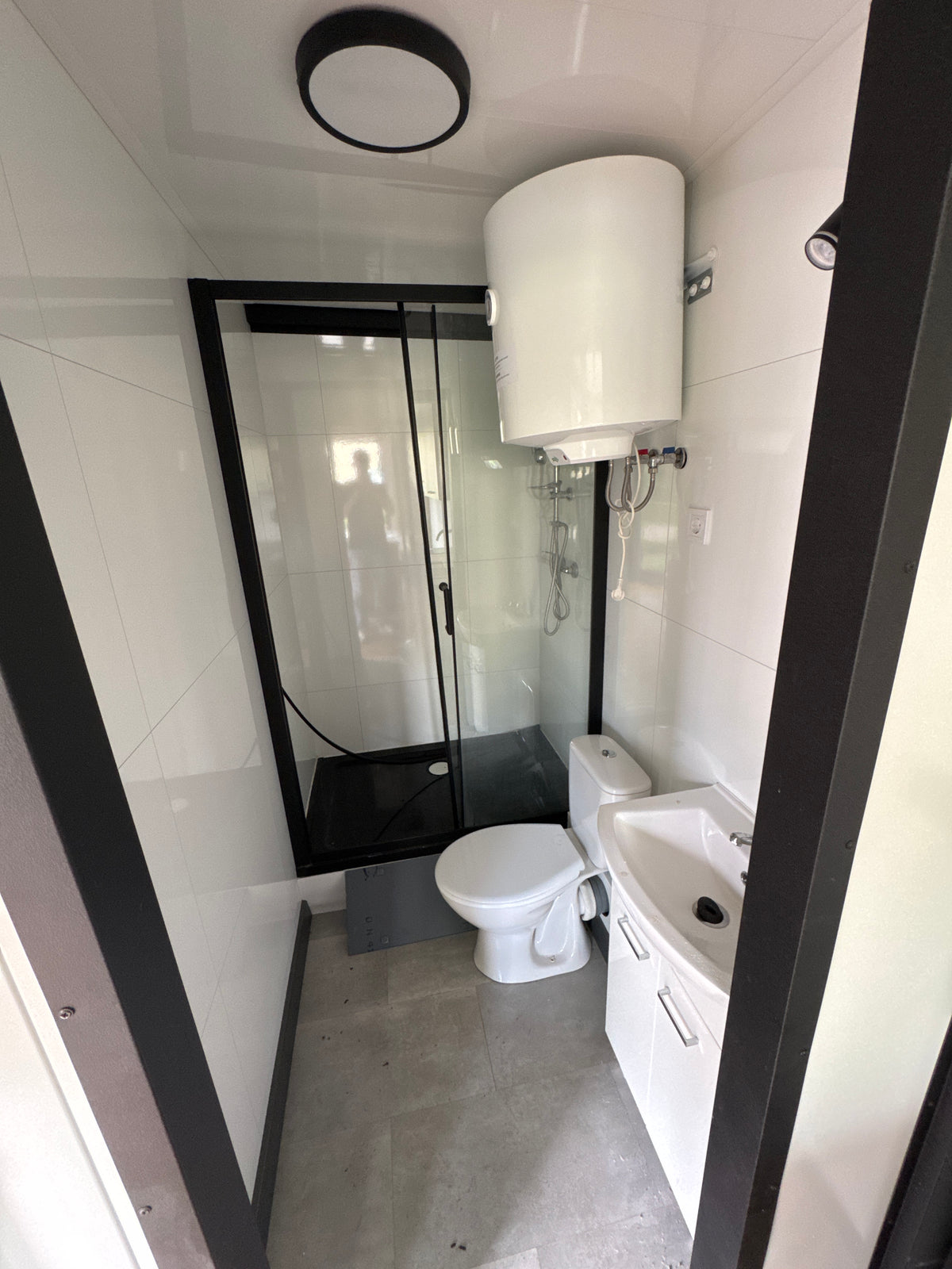 Tweedehands woonunit van 6,5 × 3,2 meter geplaatst in Steenwijk met slaapkamer, keuken en badkamer