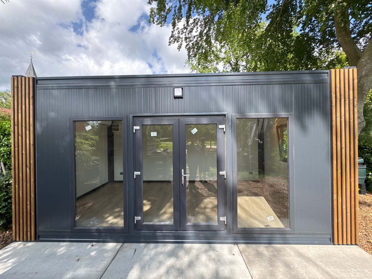 Kantoorunit 6 × 3,2 meter in Zorgvlied voor Arnold