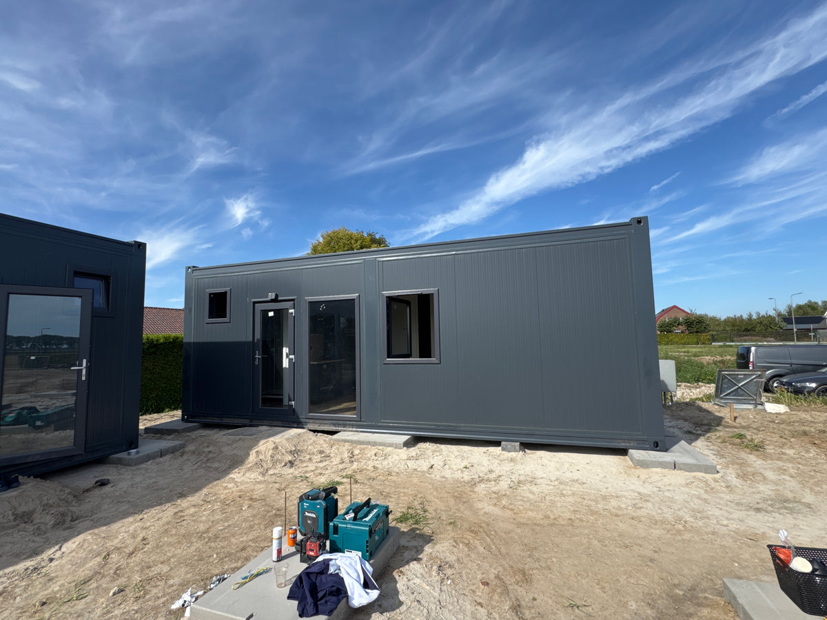 Tweedehands woonunit 26m² (8x3,2m) - 1 slaapkamer (rechts) - RO