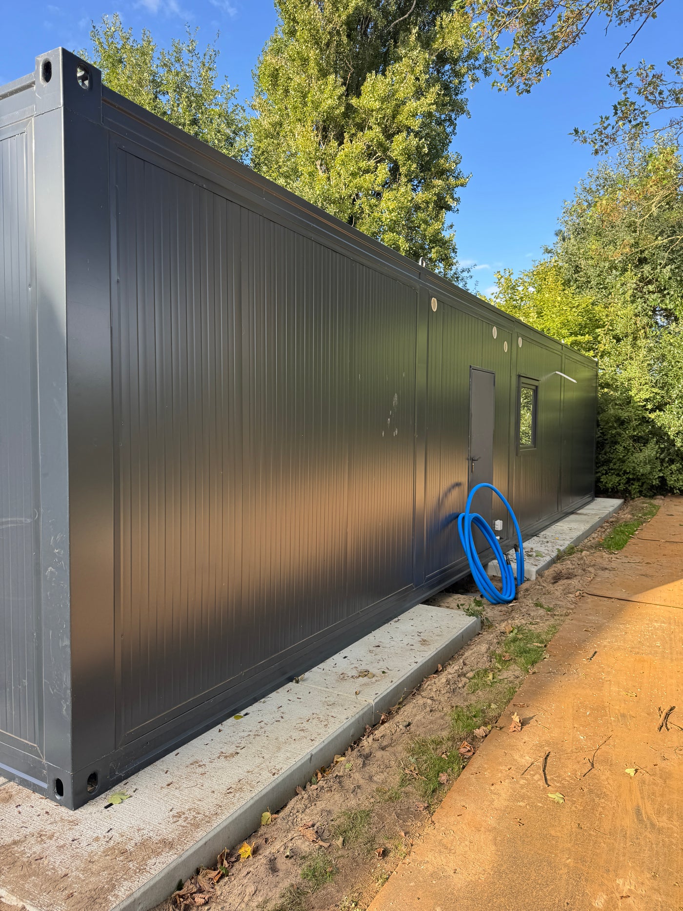 Gerealiseerde woonunit van 13 × 3,2 meter in Berlicum, direct uit voorraad geleverd door Stock Units