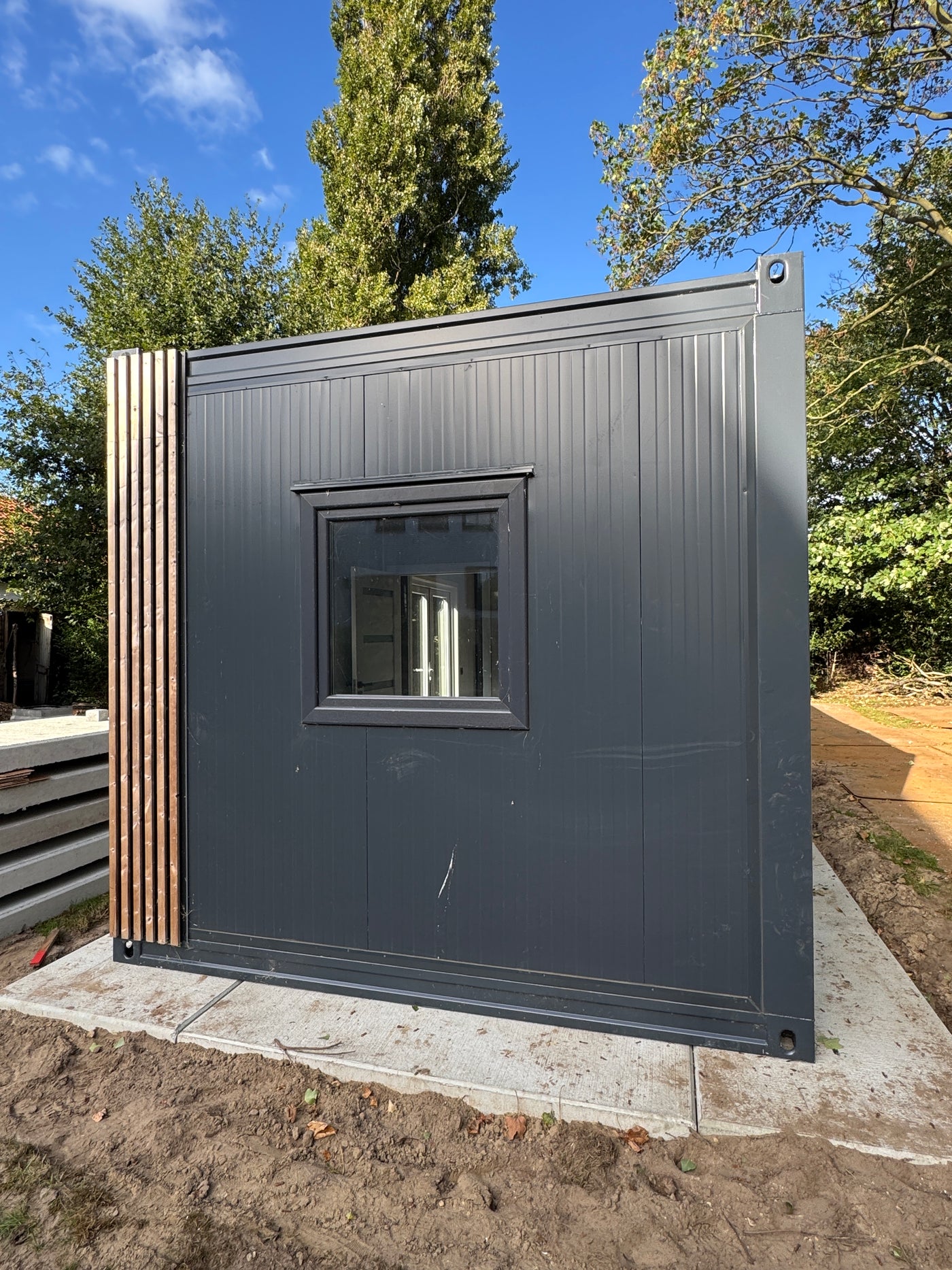 Gerealiseerde woonunit van 13 × 3,2 meter in Berlicum, direct uit voorraad geleverd door Stock Units