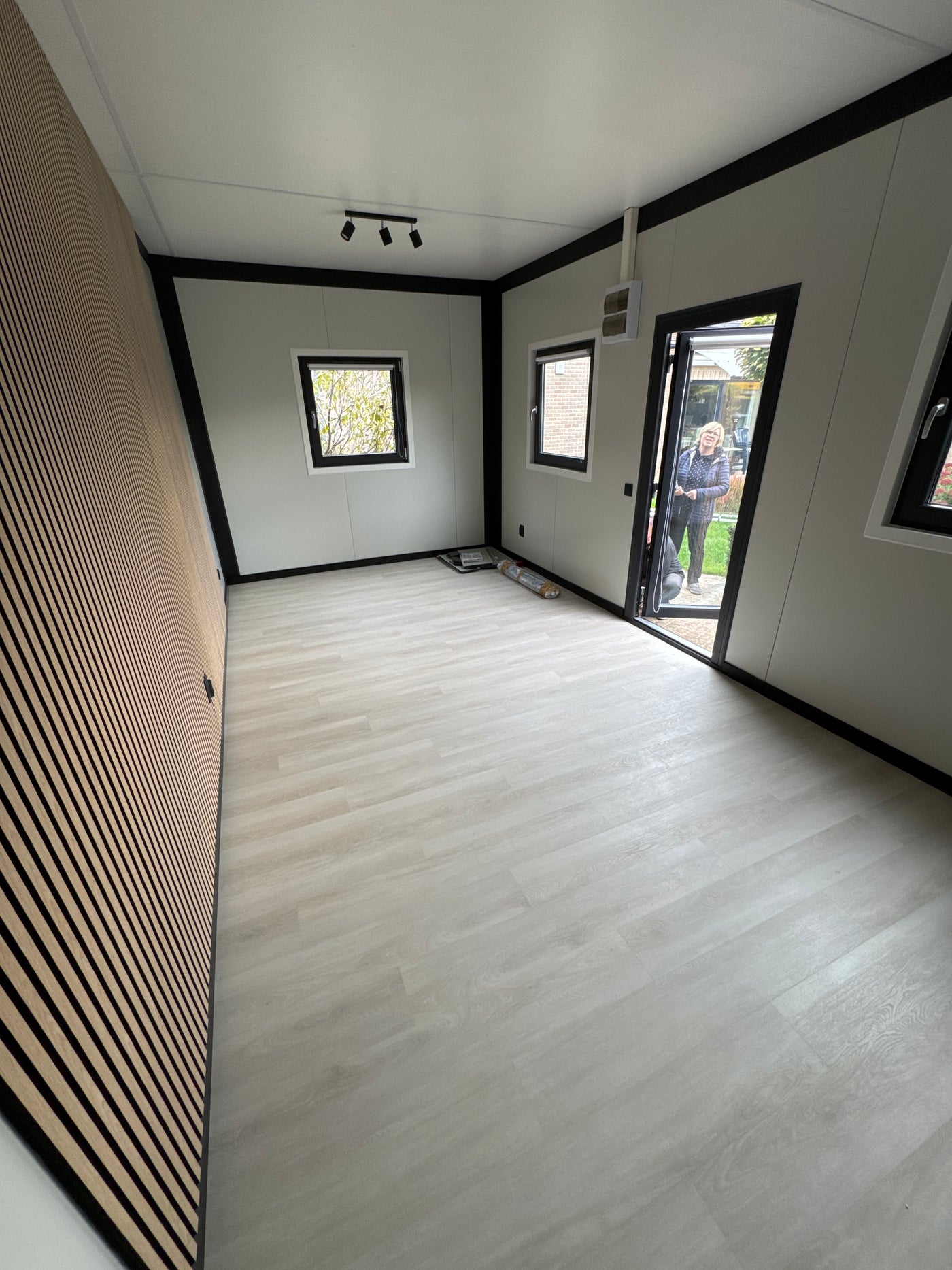 Kantoorunit van 6 × 3,2 meter als thuiskantoor in Zutendaal