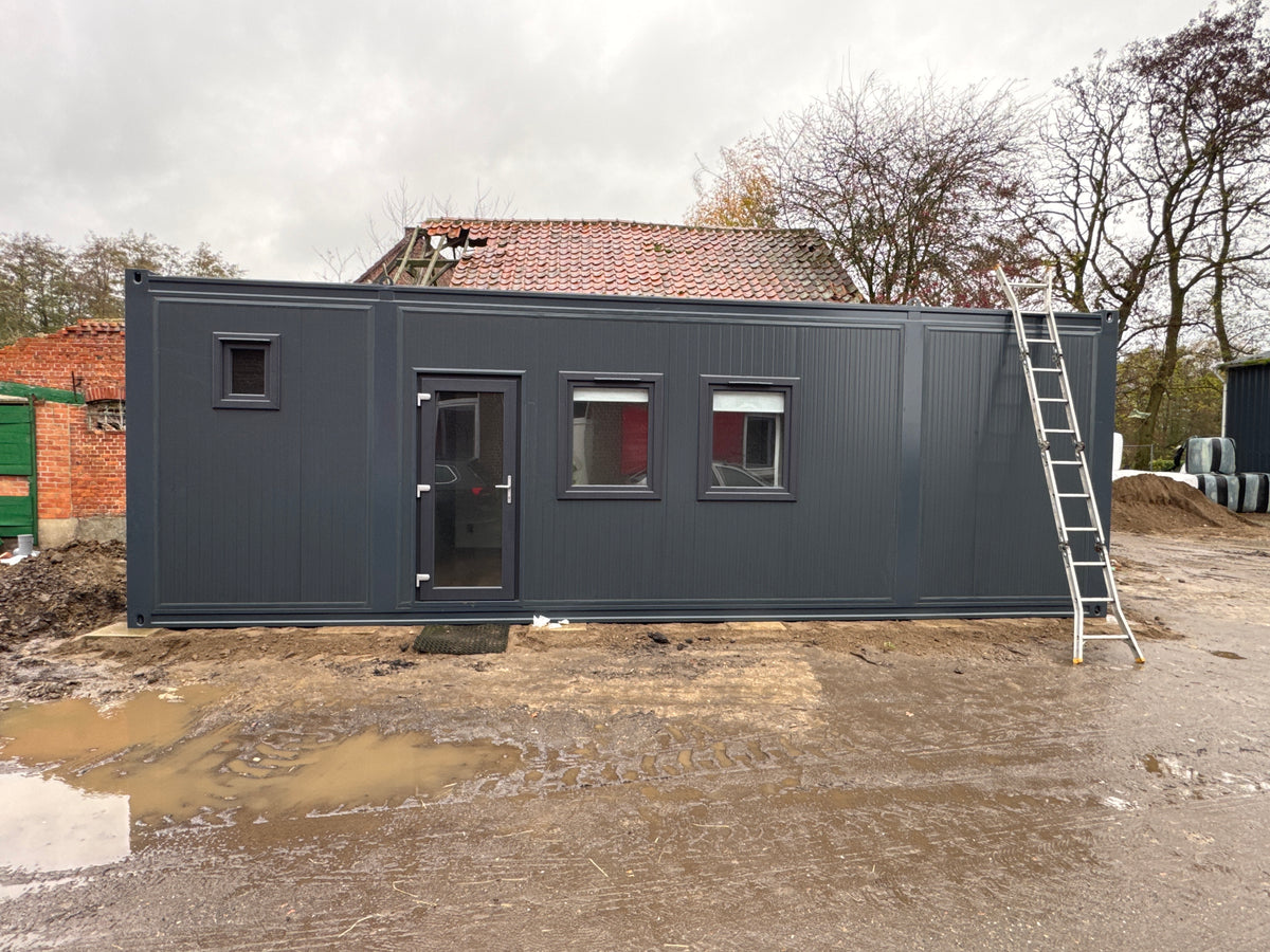 Gerealiseerde woonunit van 9 × 3,2 meter in Oudsbergen met aparte slaapkamer, complete keuken en badkamer