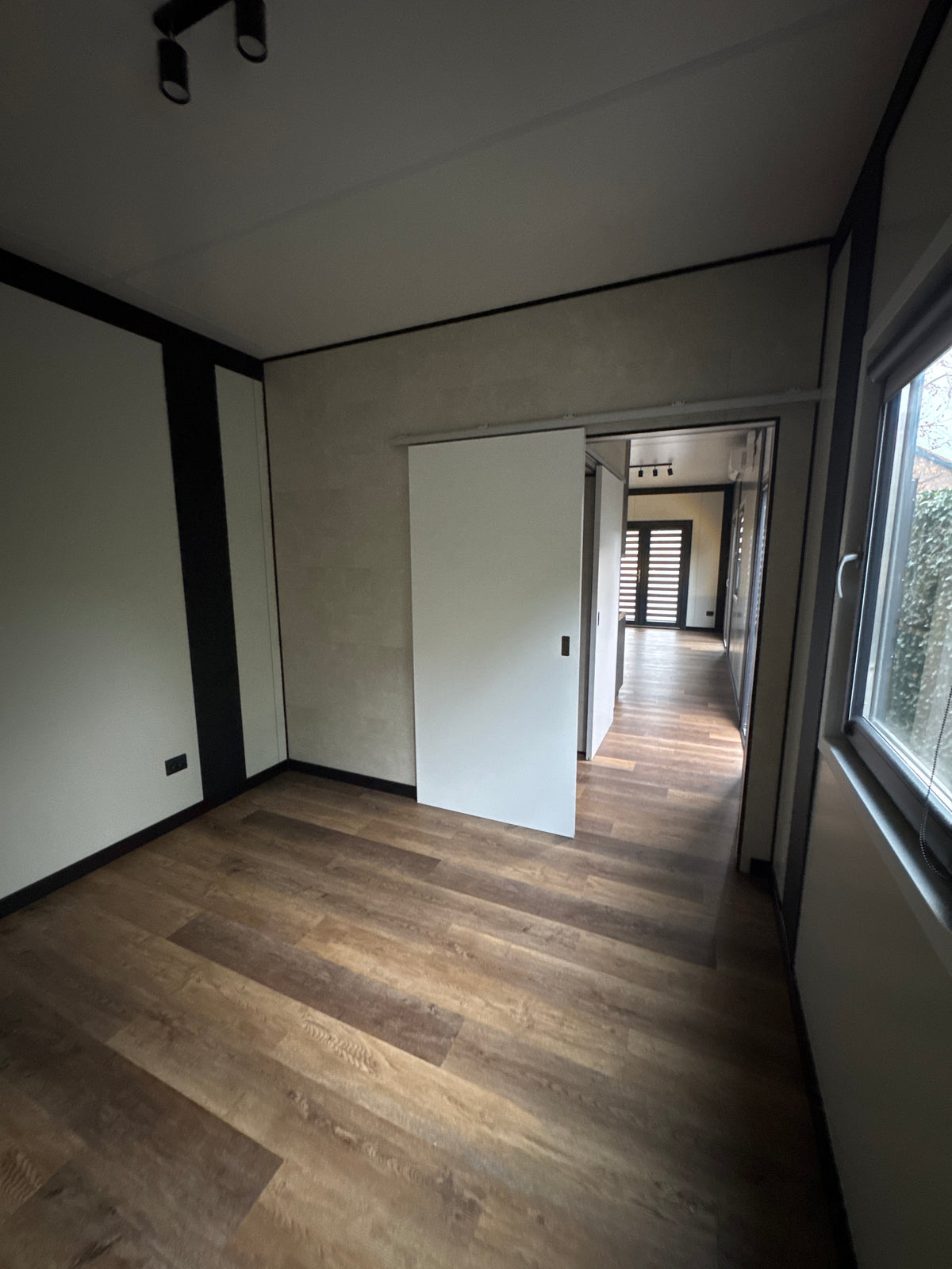 Woonunit van 11 × 3,2 meter gerealiseerd in Krimpen aan den IJssel