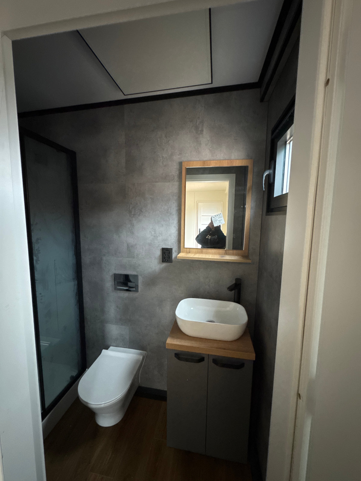Gerealiseerde woonunit van 8 × 3,2 meter in Rhenen met keuken, badkamer en aparte kamer