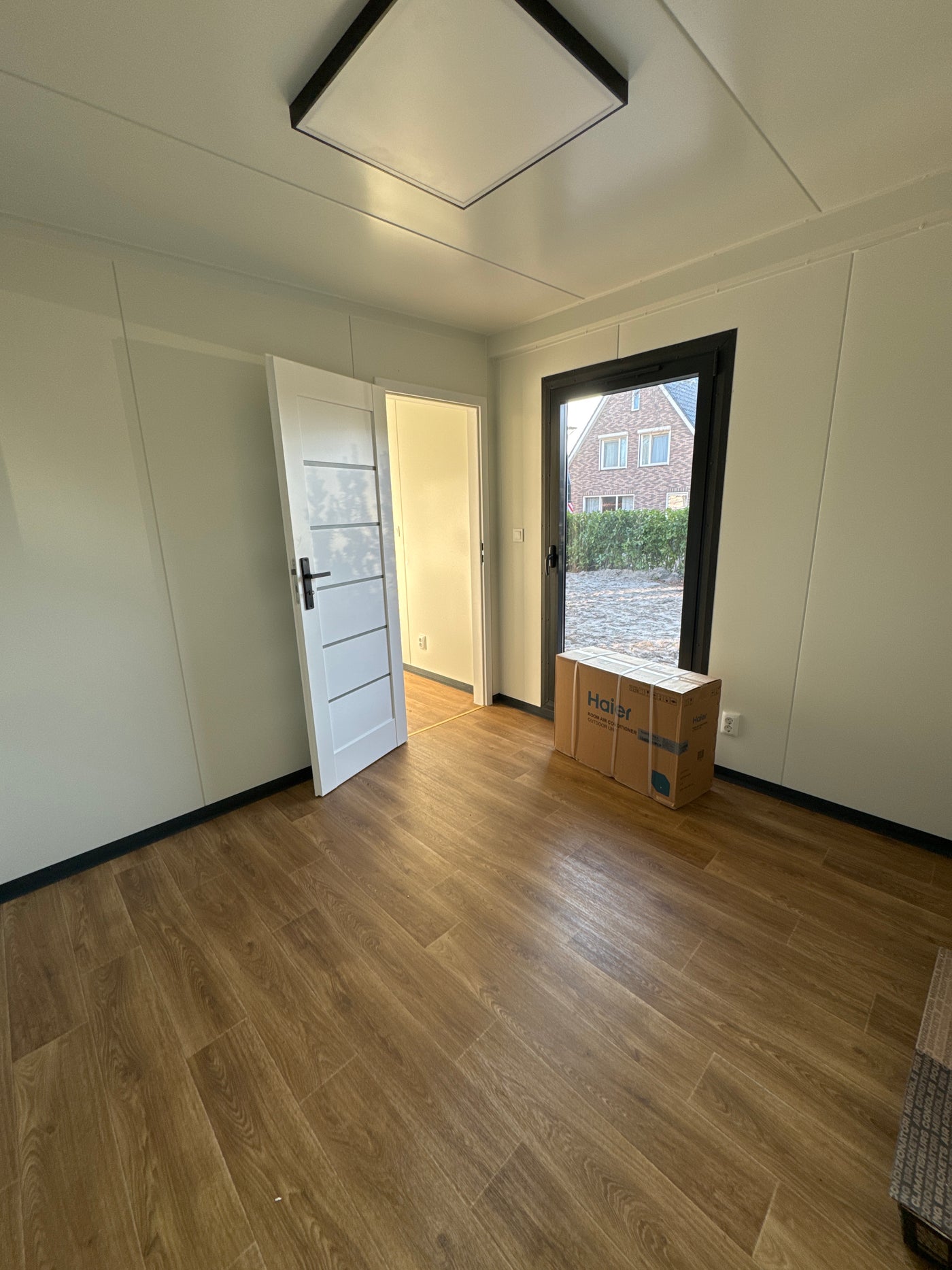Woonunit van 11 × 3,2 meter in Wezep