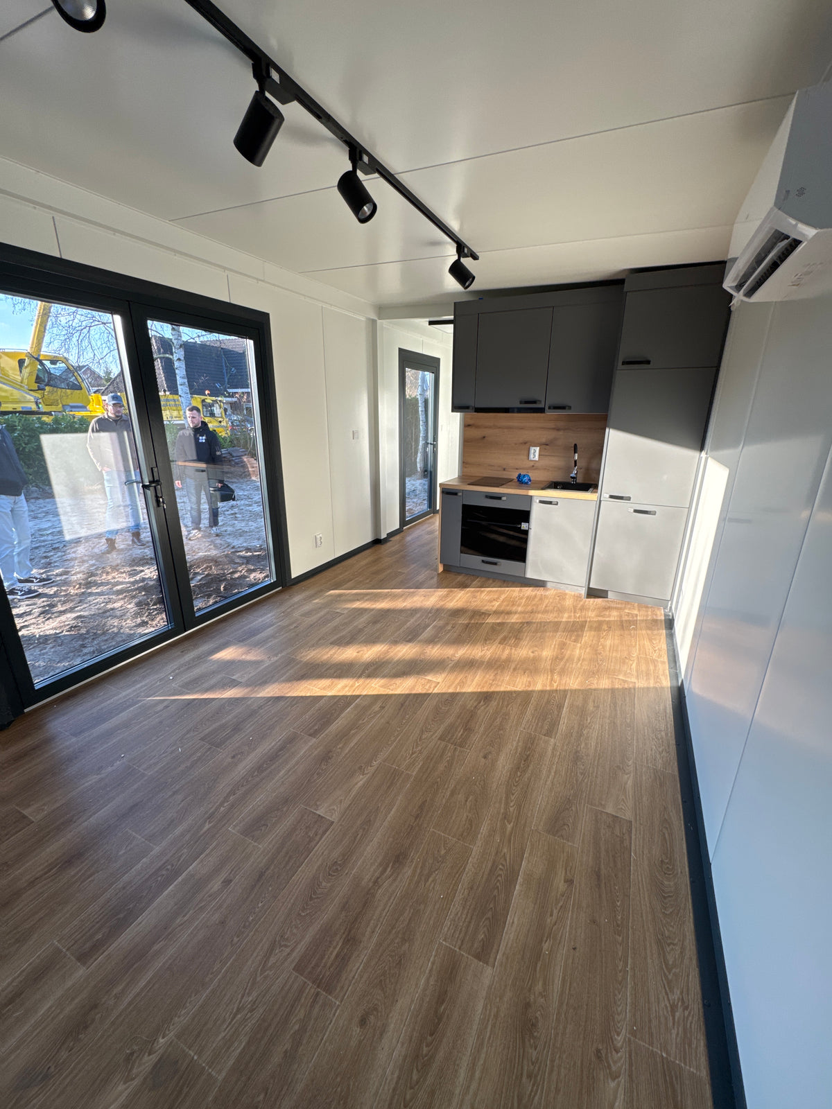 Woonunit van 11 × 3,2 meter in Wezep