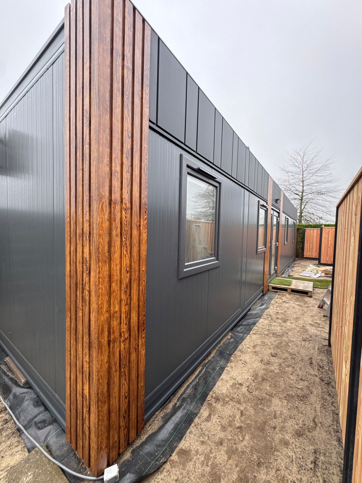 Mantelzorgwoning van 13 × 3,2 meter gerealiseerd in Prinsenbeek