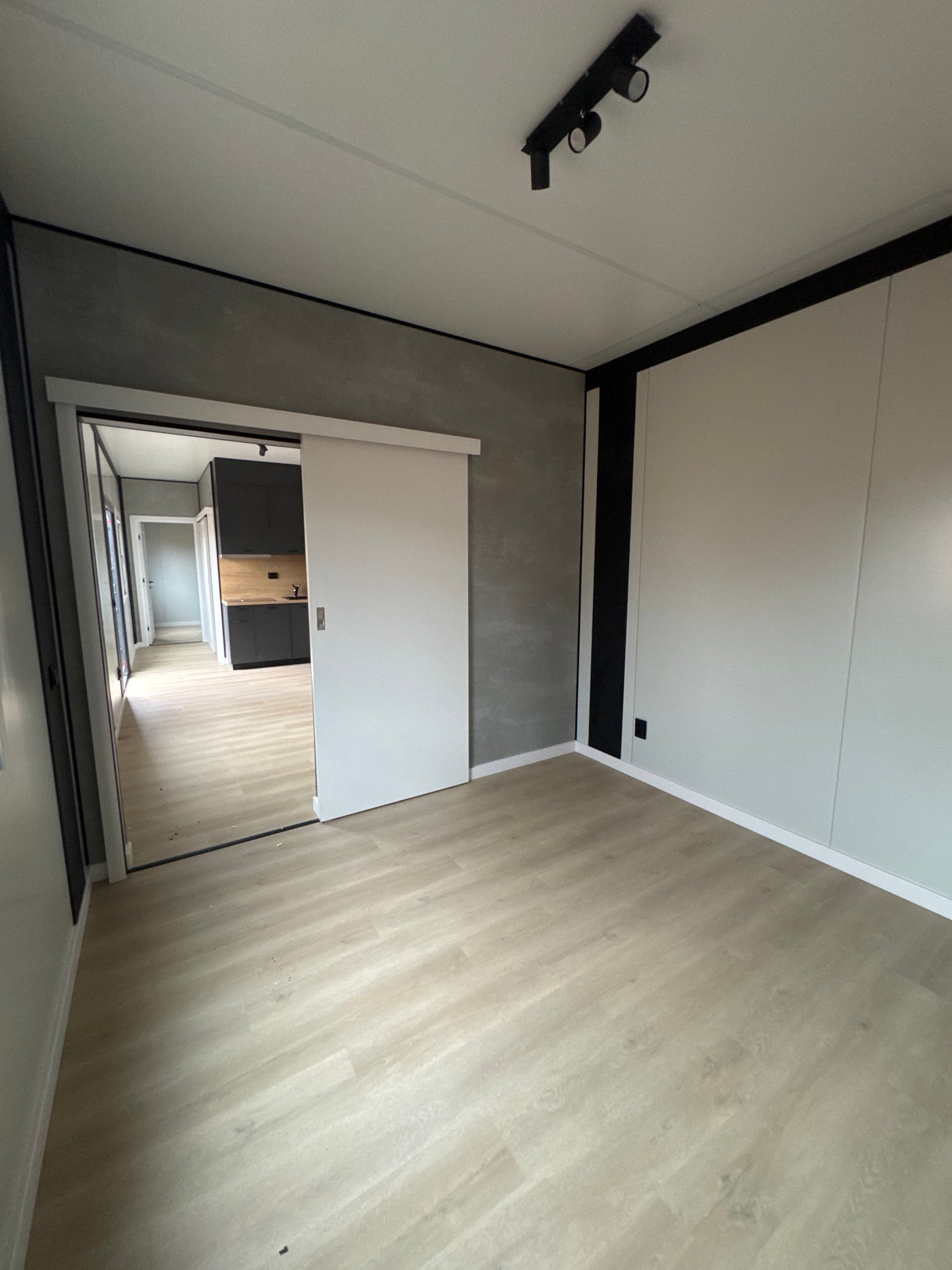 Mantelzorgwoning van 13 × 3,2 meter gerealiseerd in Prinsenbeek