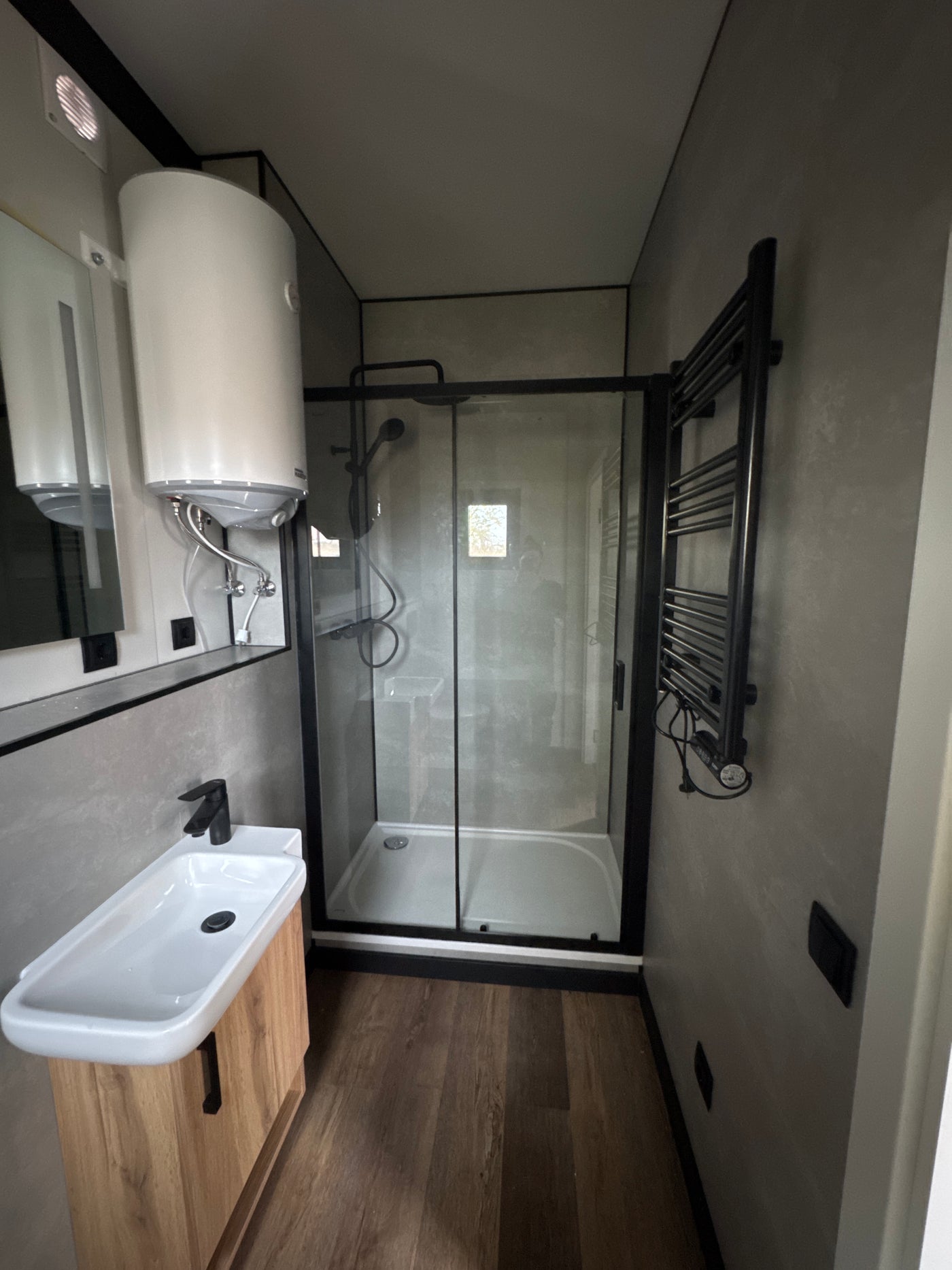 Gerealiseerde woonunit van 8 × 3,2 meter in Beinsdorp met slaapkamer, keuken en badkamer