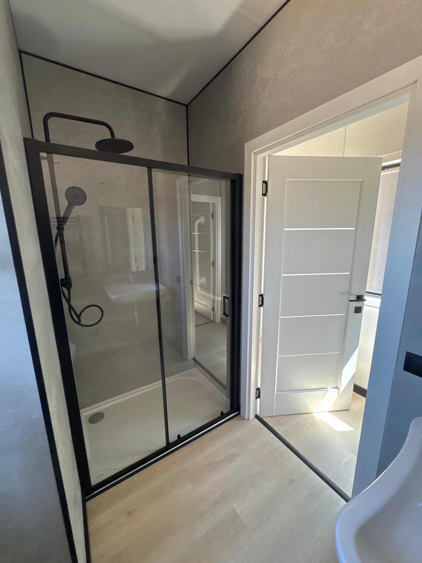 Zorgwoning van 11 × 3,2 meter geplaatst in Eijsden