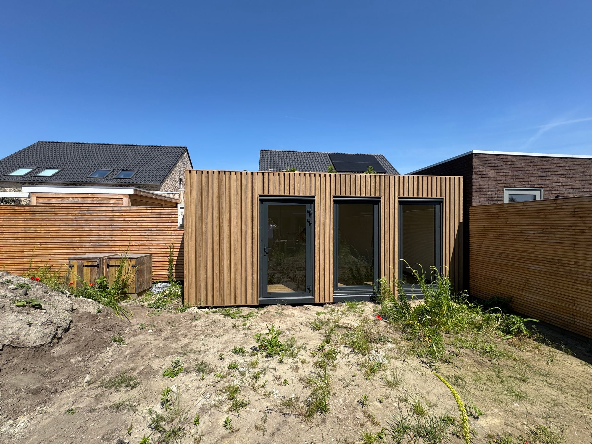 Poolhouse van 6 × 3,2 meter met houten gevel in Teteringen