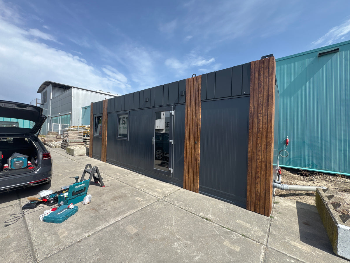 Tweedehands kantoorunit van 8 × 3,2 meter geplaatst in Dronten