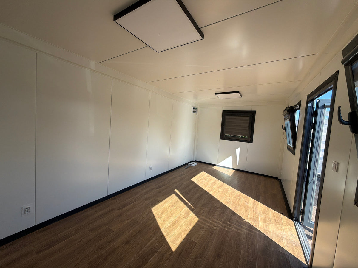 Gerealiseerde kantoorunit van 6 × 3,2 meter in Riel, direct uit voorraad geleverd door Stock Units
