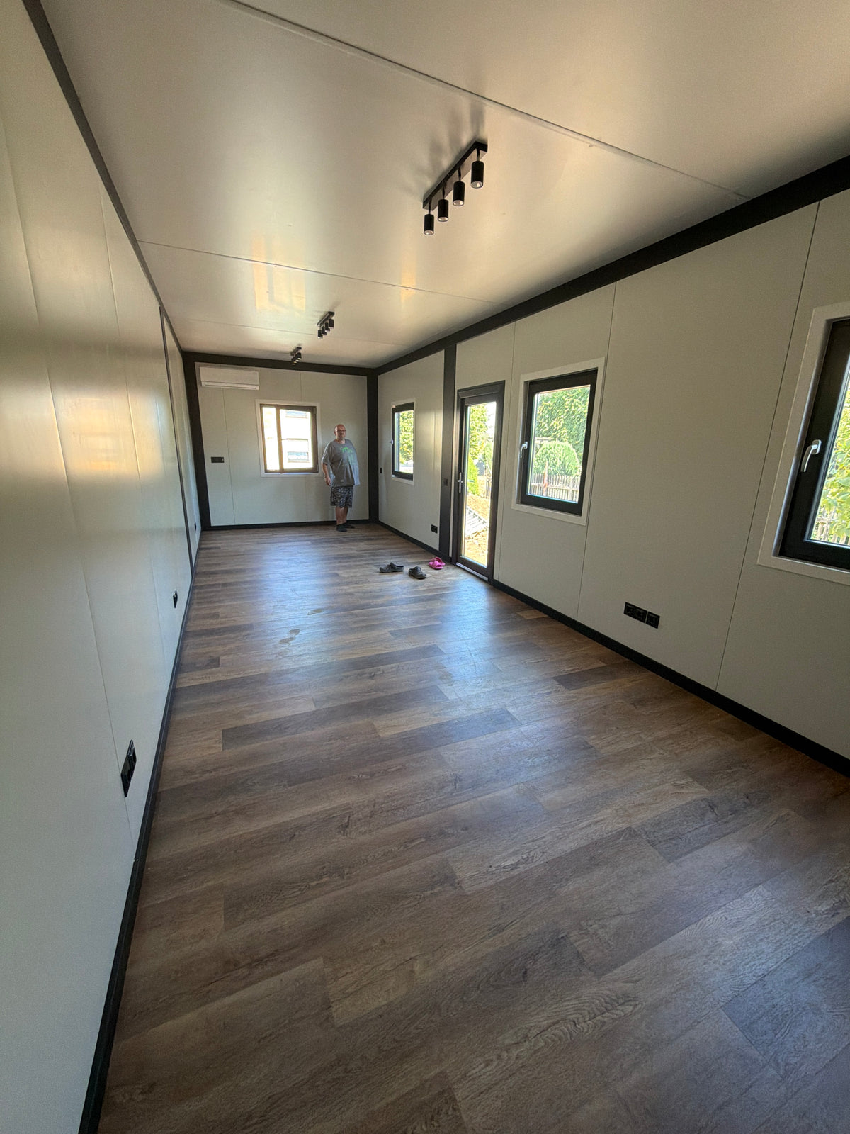 Woonunit van 11 × 3,2 meter geplaatst in Duitsland