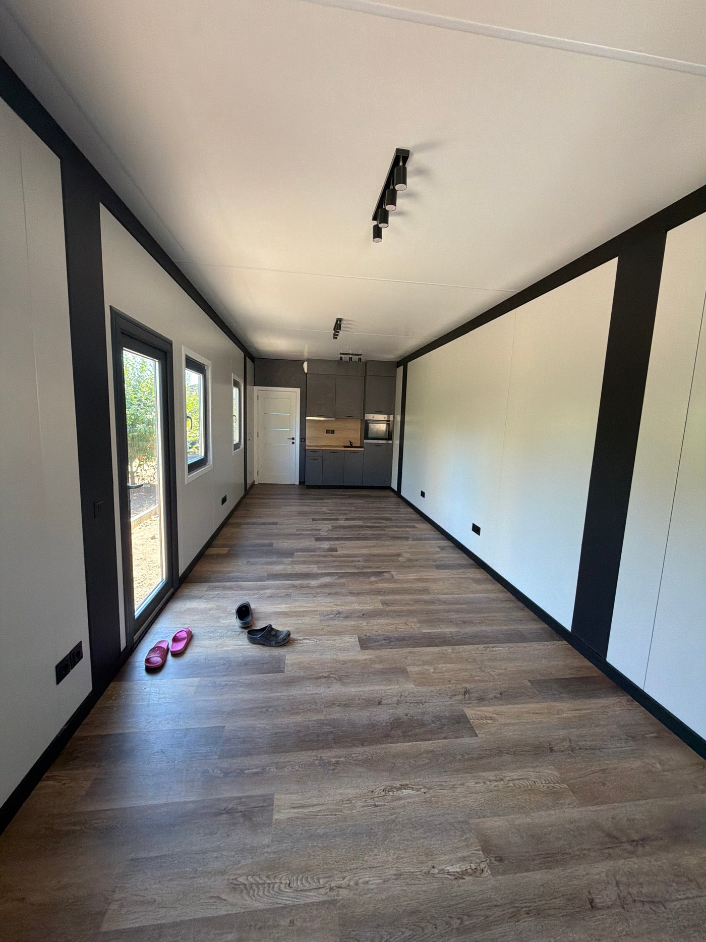 Woonunit van 11 × 3,2 meter geplaatst in Duitsland