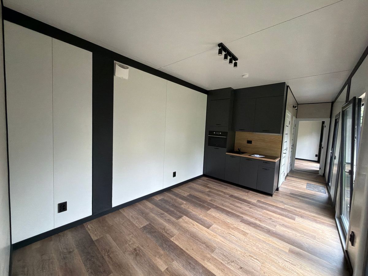 Gerealiseerde woonunit van 13 × 3,2 meter in Soest met houtlook gevelbekleding