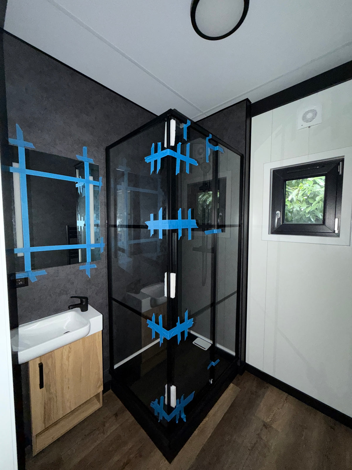 Gerealiseerde woonunit van 13 × 3,2 meter in Soest met houtlook gevelbekleding