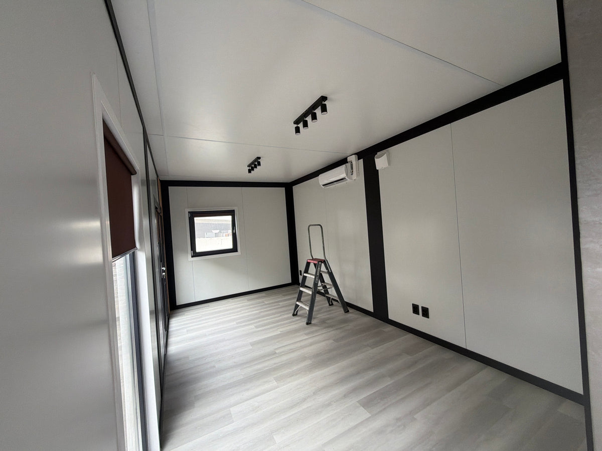 Gerealiseerde woonunit van 11 × 3,2 meter in Nederhorst den Berg als extra woonruimte voor een kind