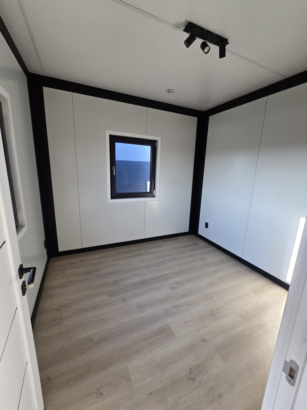 Tweedehands woonunit 32m² (10x3,2m) - 1 slaapkamer - RO - Direct leverbaar