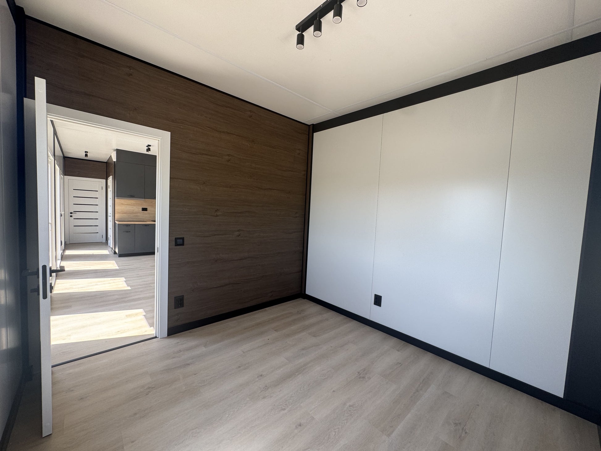 Mantelzorgwoning (wit) 13x3,2m RO - 2 slaapkamers - Direct leverbaar