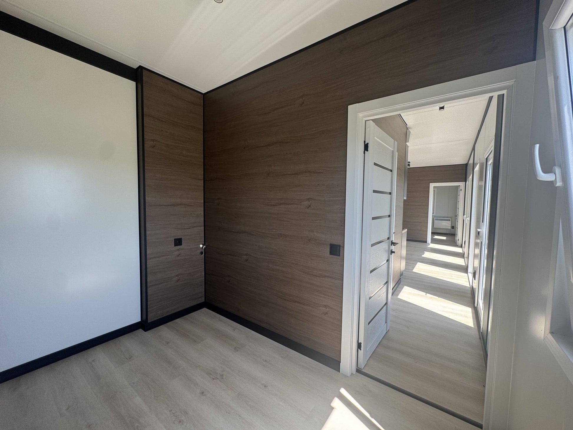 Mantelzorgwoning (wit) 13x3,2m RO - 2 slaapkamers - Direct leverbaar