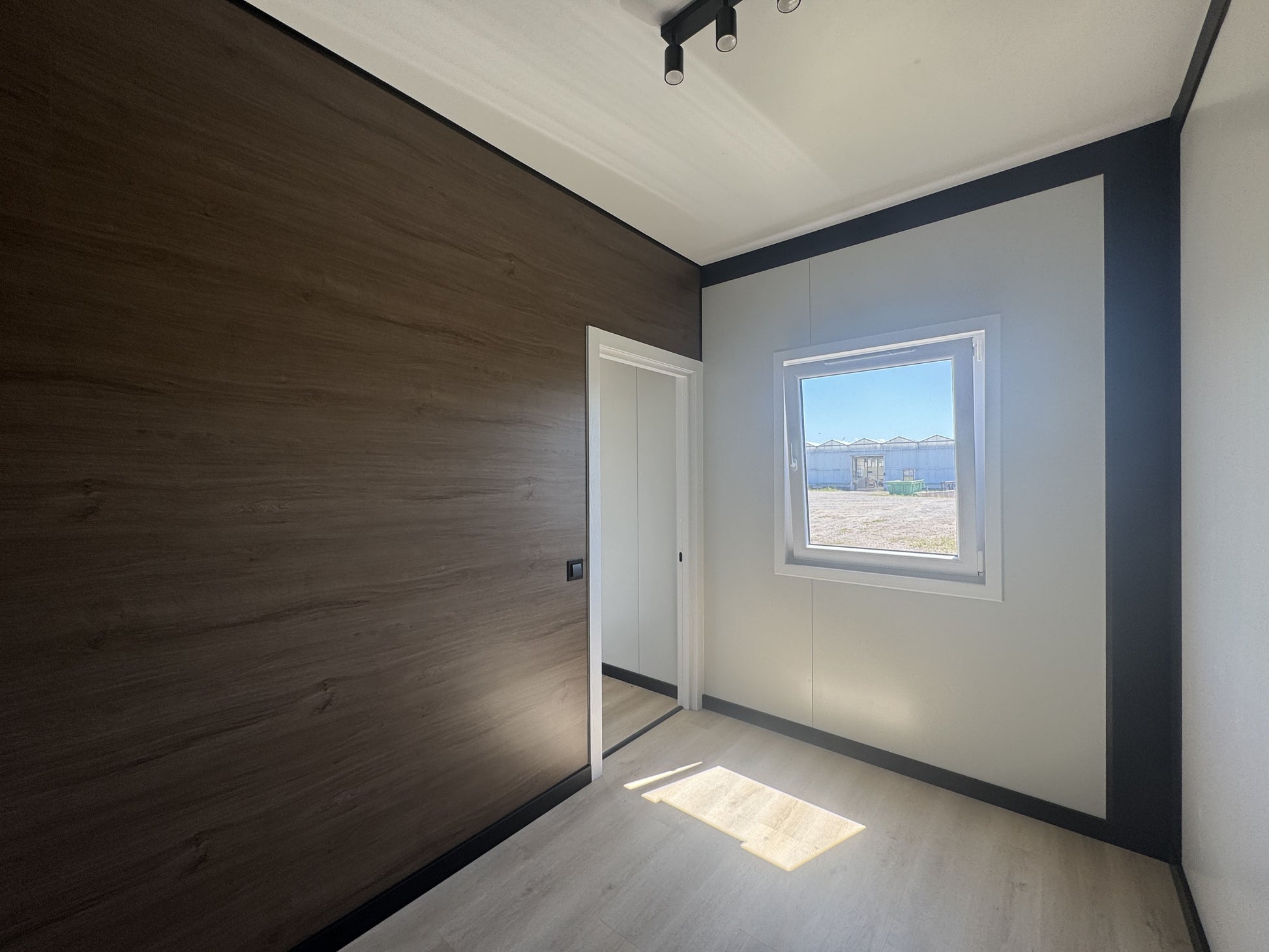 Mantelzorgwoning (wit) 13x3,2m RO - 2 slaapkamers - Direct leverbaar