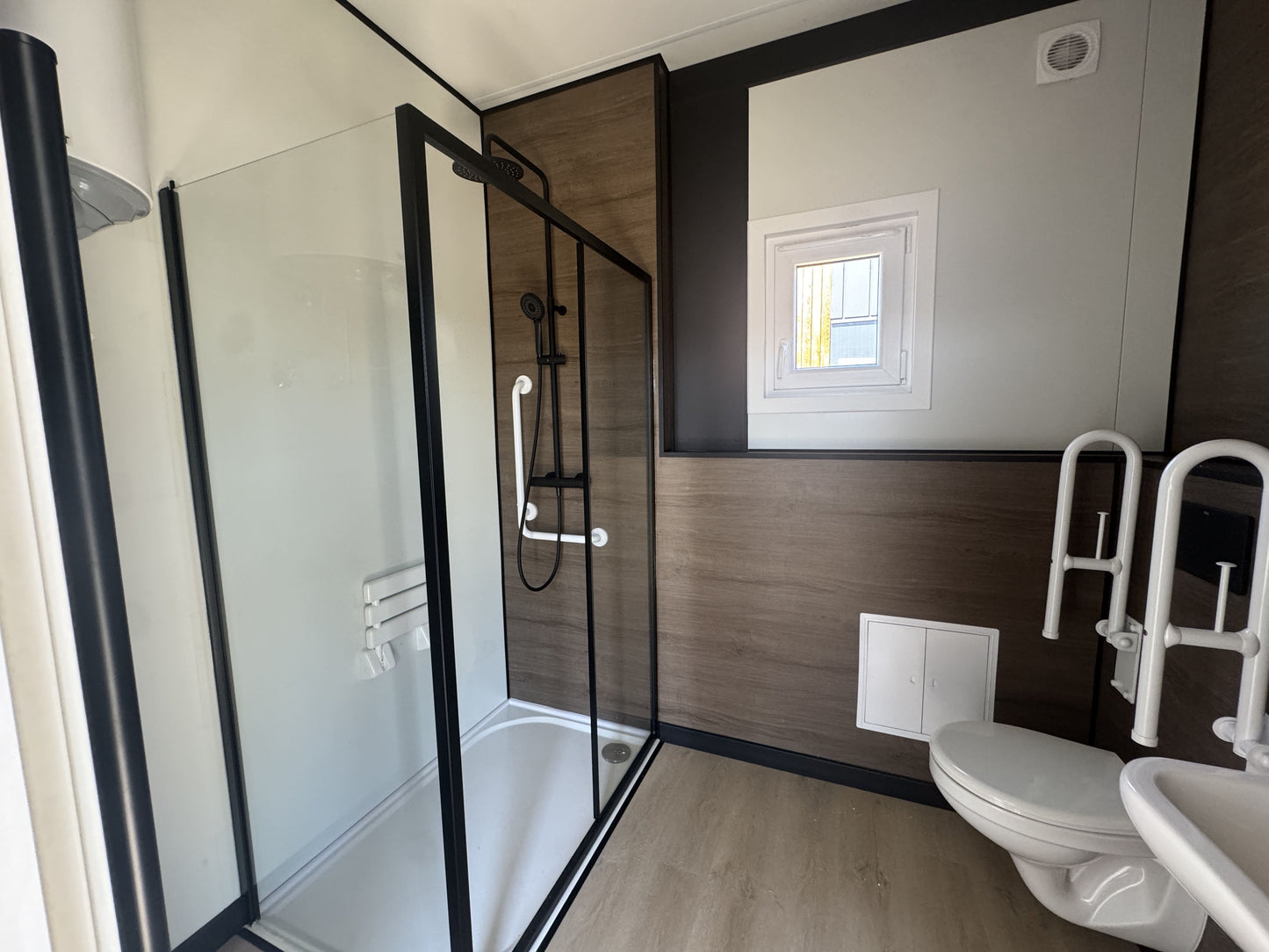 Mantelzorgwoning (wit) 13x3,2m RO - 2 slaapkamers - Direct leverbaar