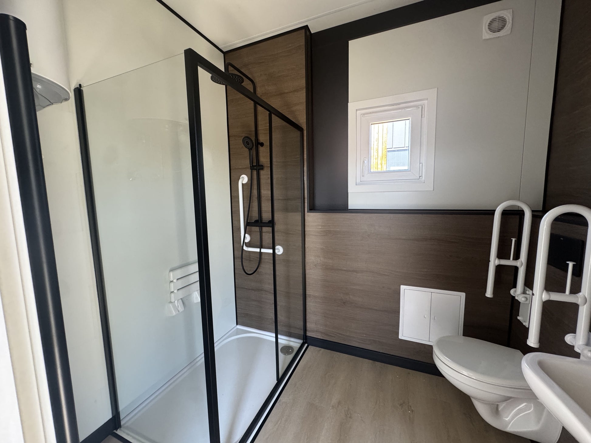 Mantelzorgwoning (wit) 13x3,2m RO - 2 slaapkamers - Direct leverbaar