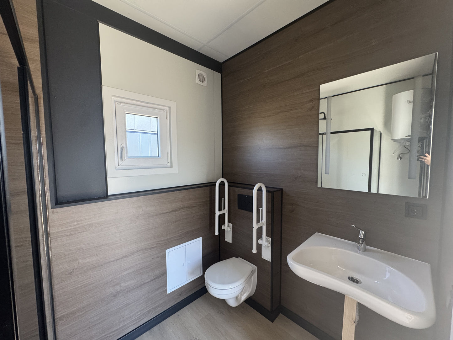 Mantelzorgwoning (wit) 13x3,2m RO - 2 slaapkamers - Direct leverbaar