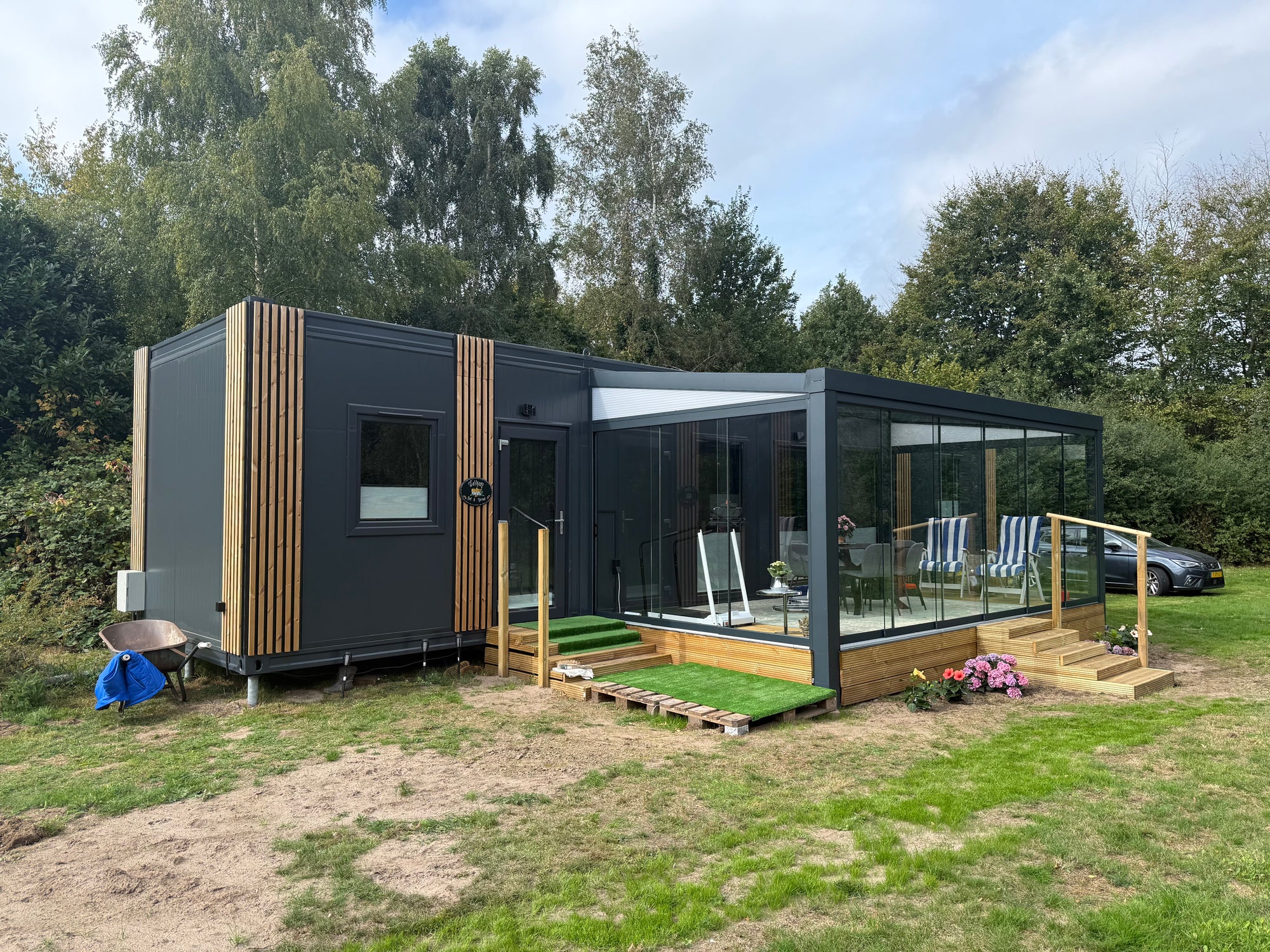 Mantelzorgwoning van 13 × 3,2 meter in Prinsenbeek