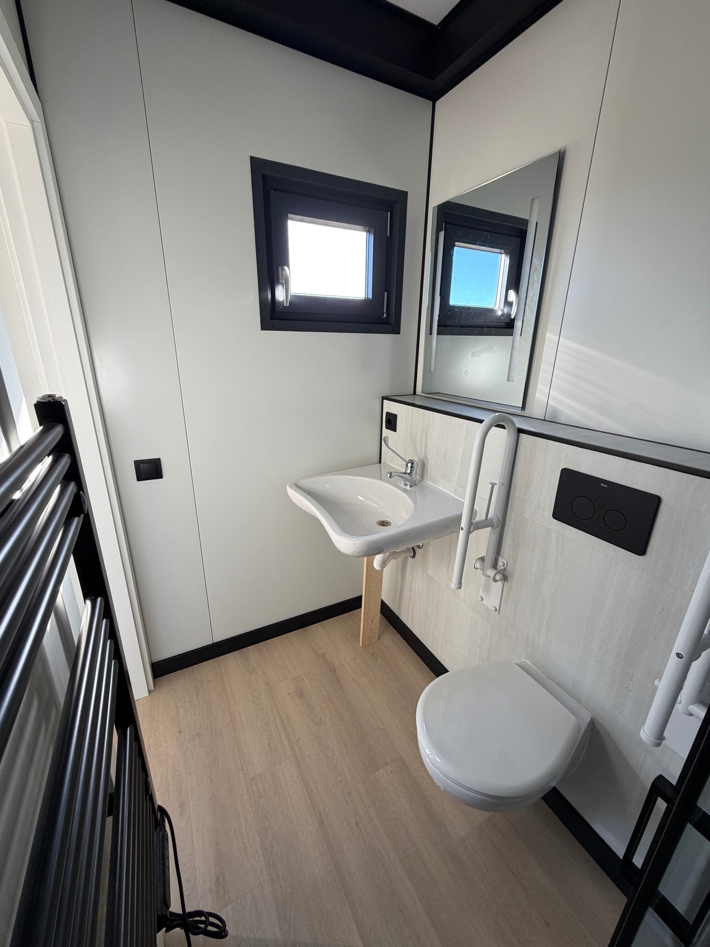 Mantelzorgwoning 11x3,2m RO 35m2 - Direct leverbaar