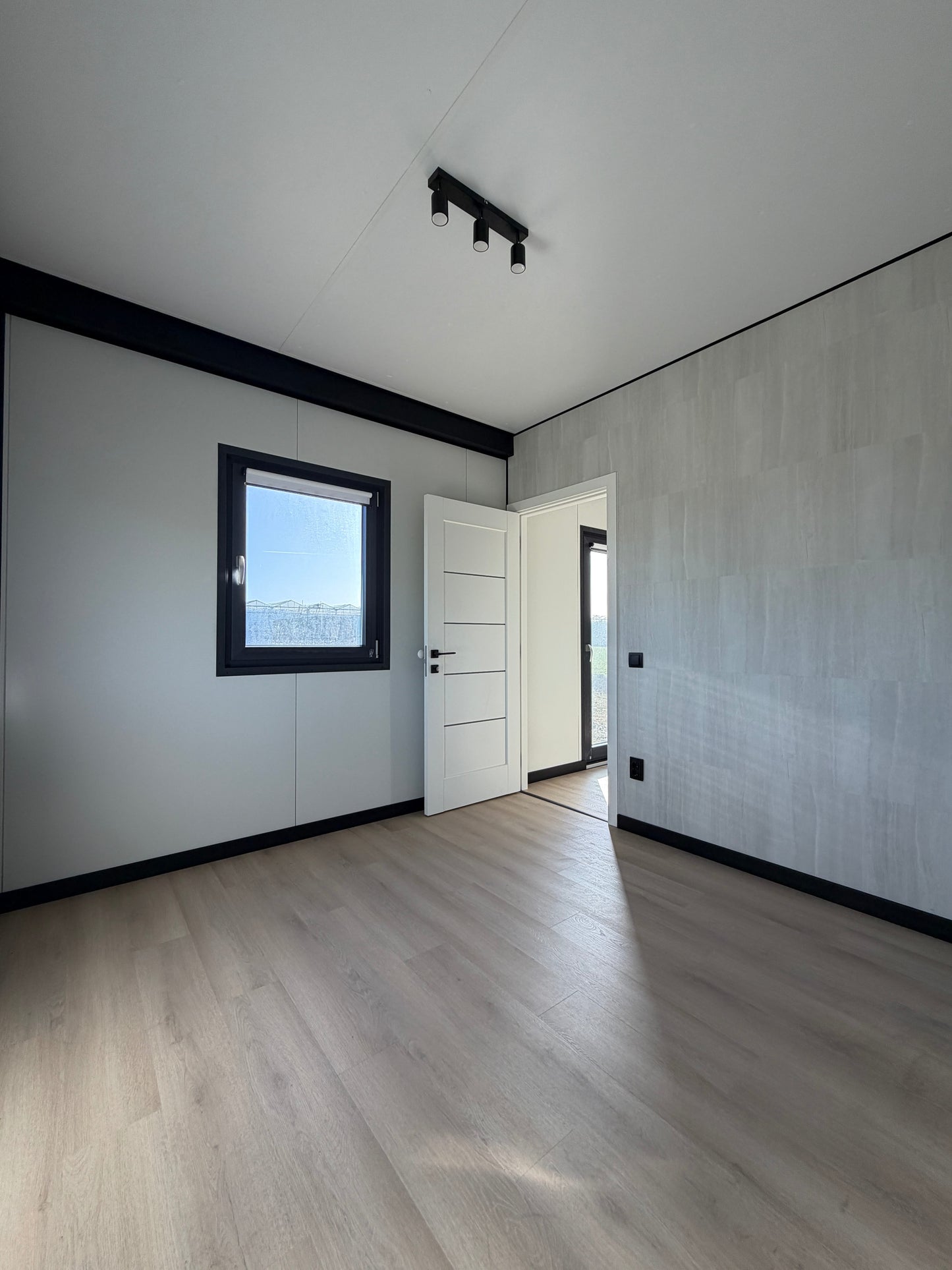 Mantelzorgwoning 11x3,2m RO 35m2 - Direct leverbaar