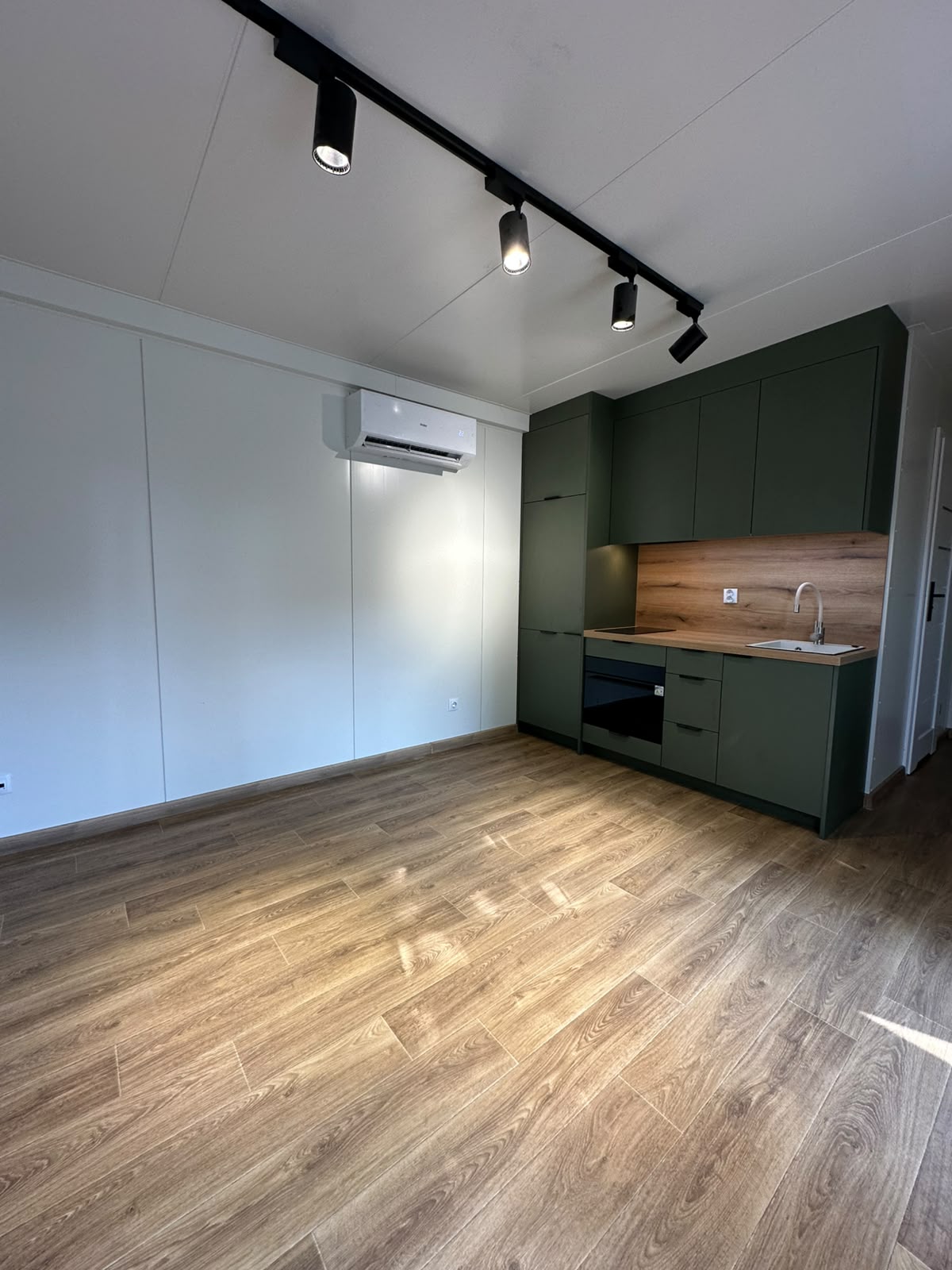 Woonunit L-vorm 33m² (6x3,5 + 3x3,2m) - 1 slaapkamer - PL