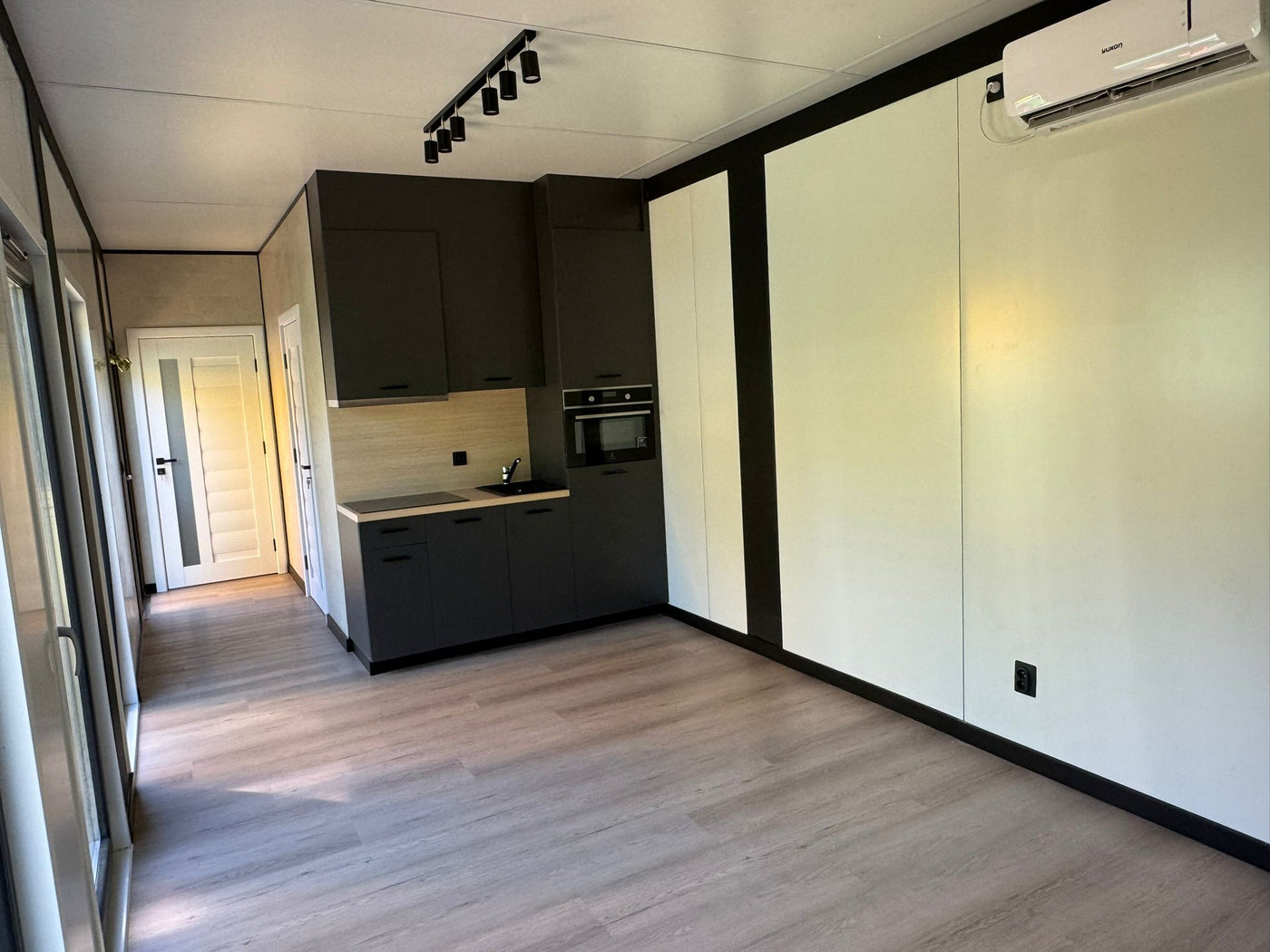 Mantelzorgwoning van 13 × 3,2 meter in Prinsenbeek
