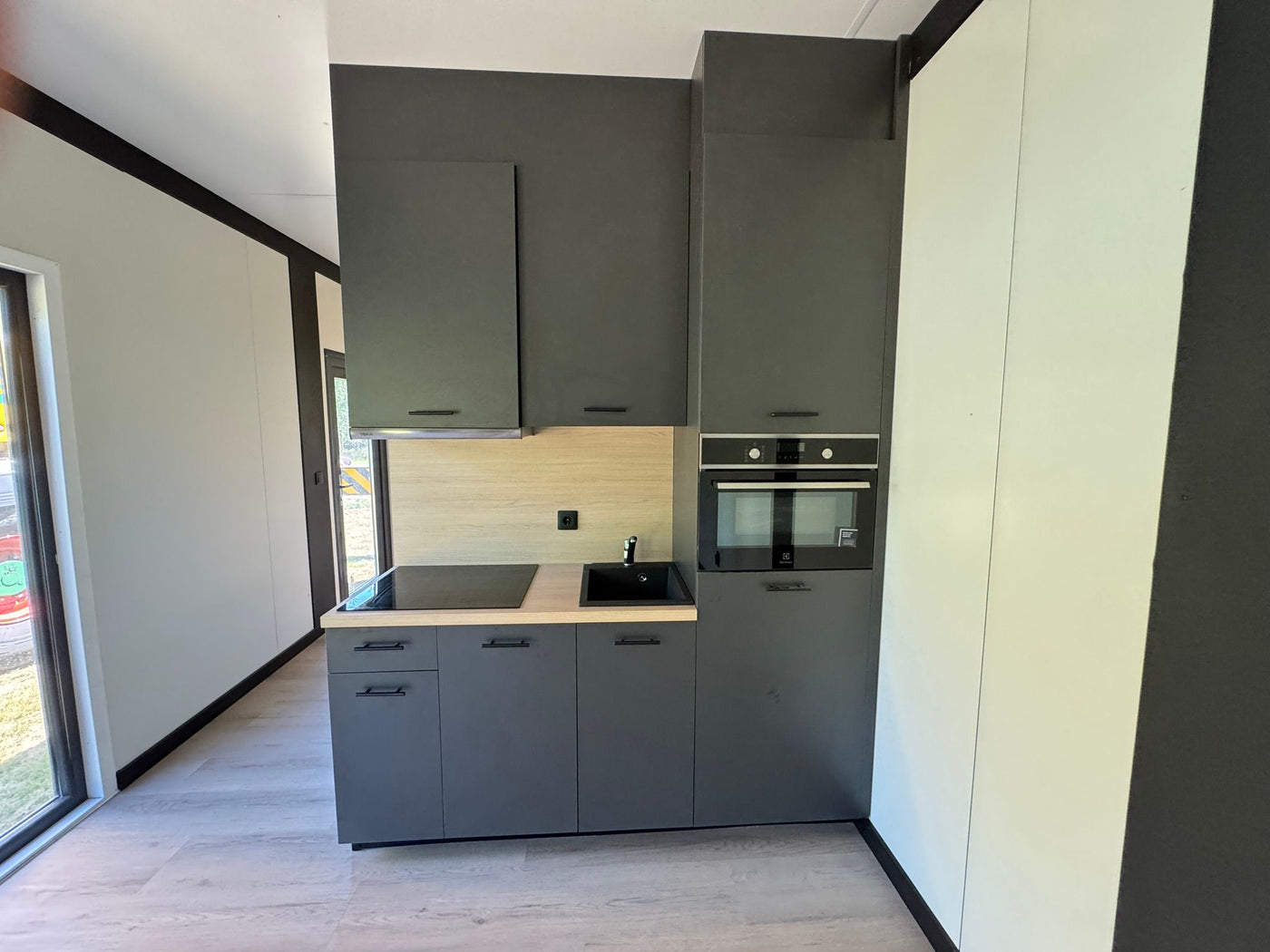 Mantelzorgwoning van 13 × 3,2 meter in Prinsenbeek