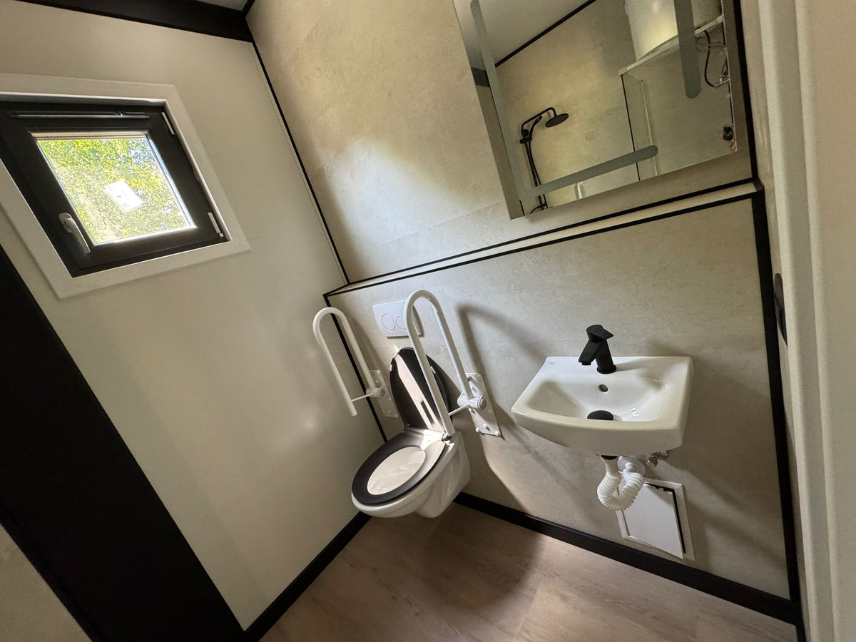 Mantelzorgwoning van 13 × 3,2 meter in Prinsenbeek