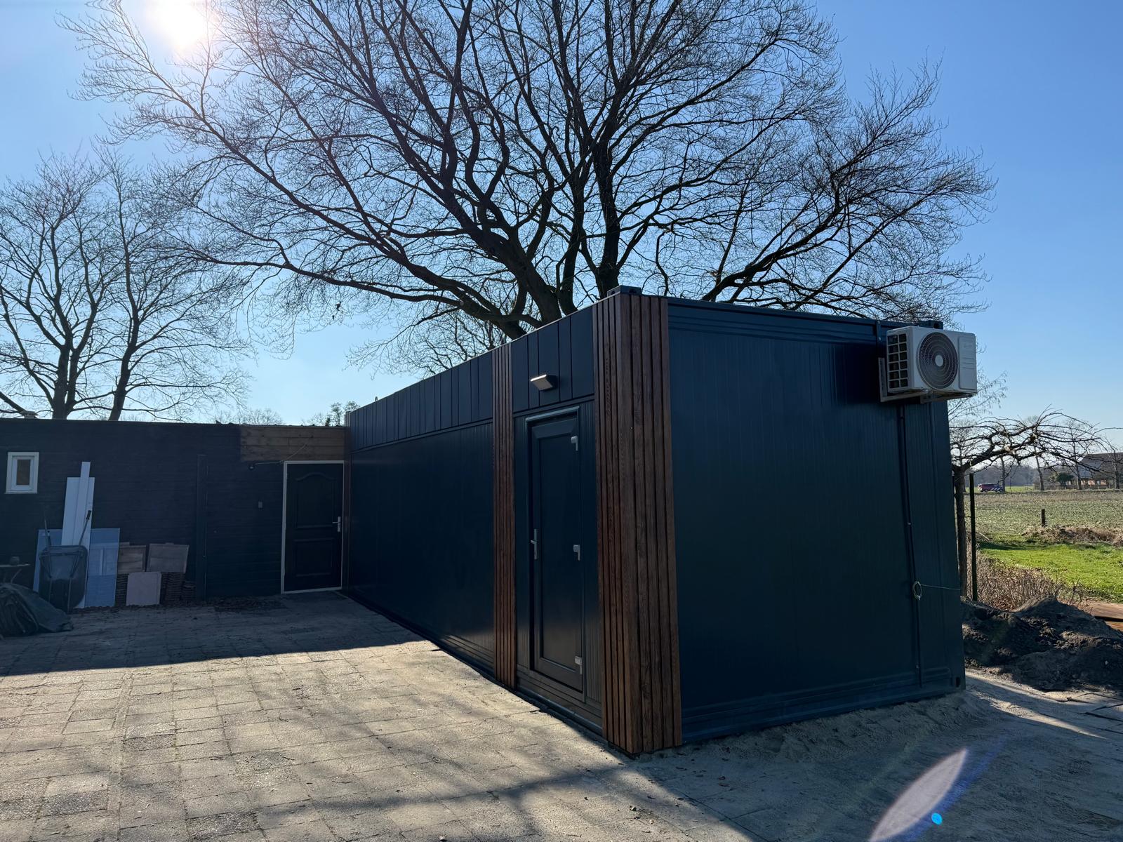 Woonunit van 9 × 3,2 meter als extra slaapruimte in Enschede
