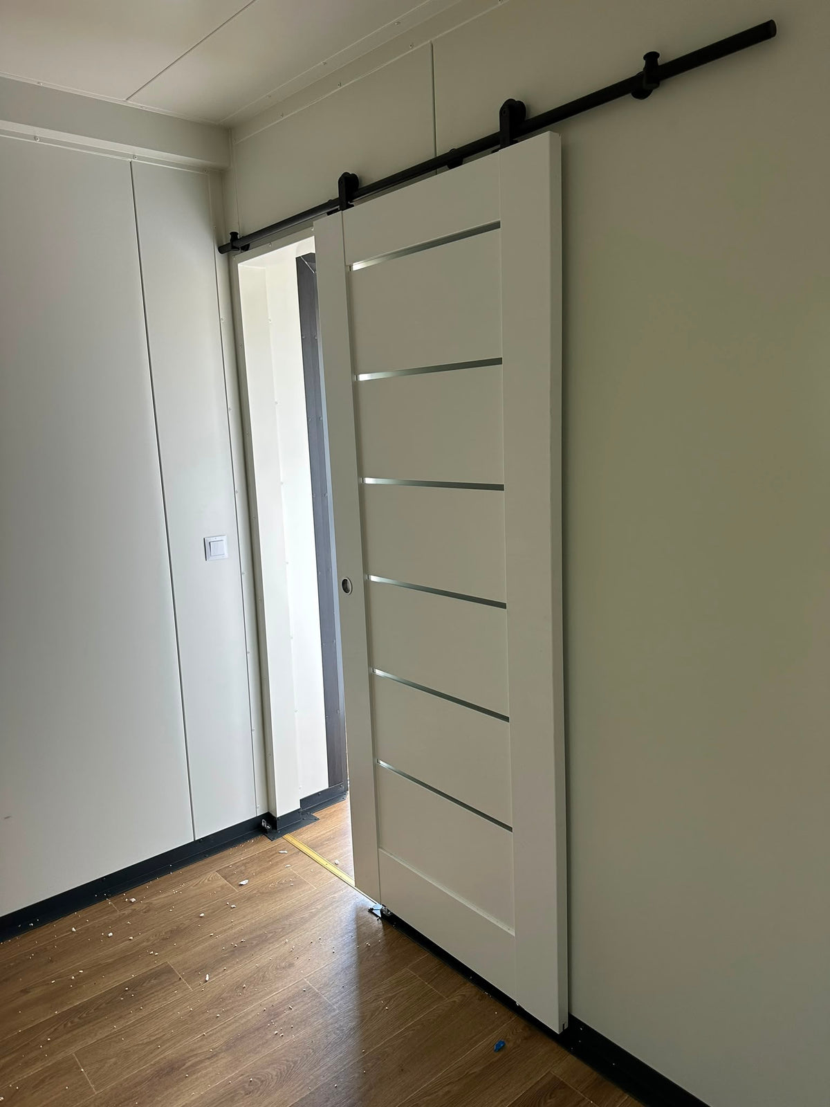 Woonunit van 8 × 3,2 meter voor tijdelijke huisvesting in Nagele