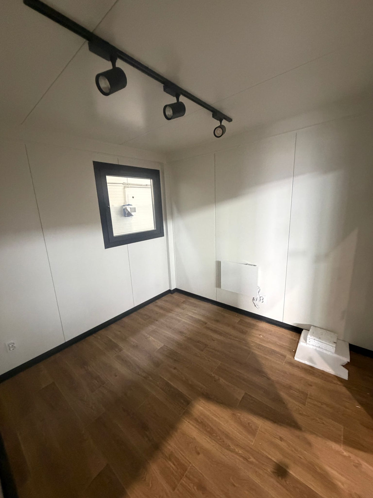 Plattegrond van L-vorm woonunit in Dirkshorn bestaande uit twee gekoppelde units van 5 × 3,2 meter