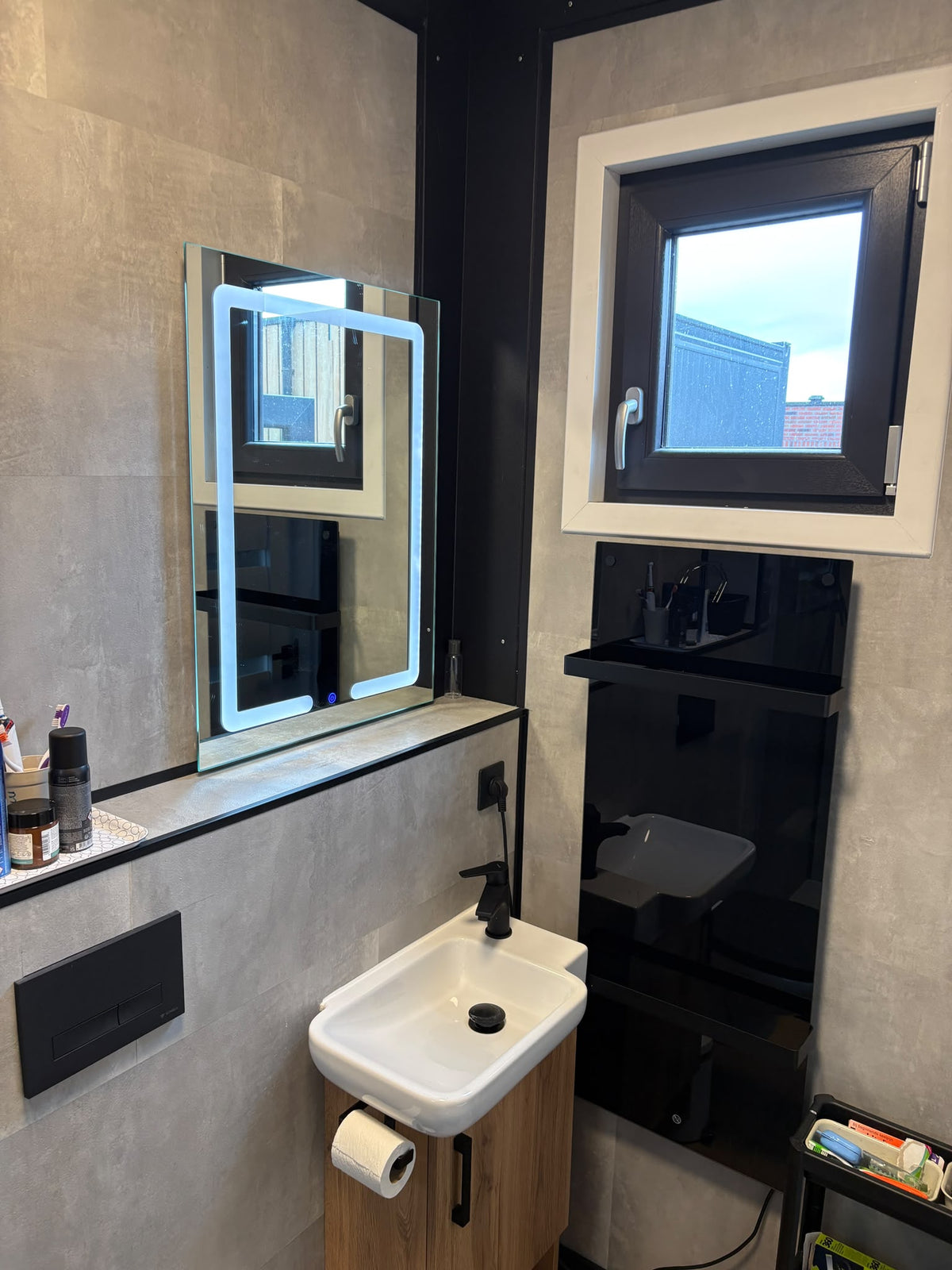 Tweedehands woonunit 26m² (8x3,2m) - 1 slaapkamer (links) - RO