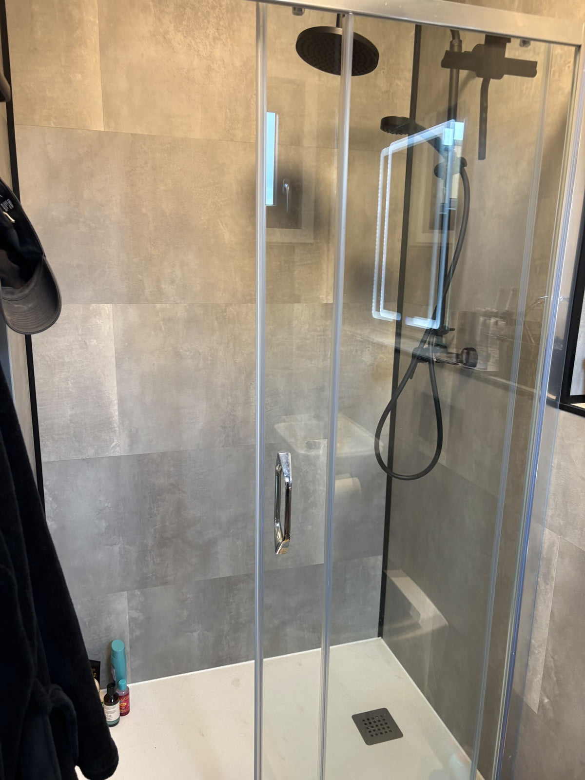 Tweedehands woonunit 26m² (8x3,2m) - 1 slaapkamer (links) - RO