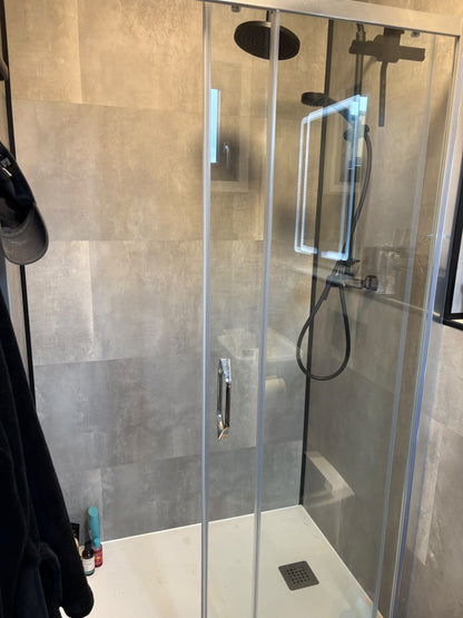 Tweedehands woonunit 26m² (8x3,2m) - 1 slaapkamer (links) - RO