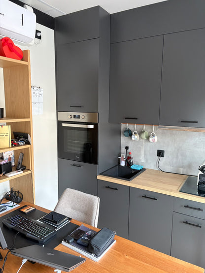 Tweedehands woonunit 26m² (8x3,2m) - 1 slaapkamer (links) - RO