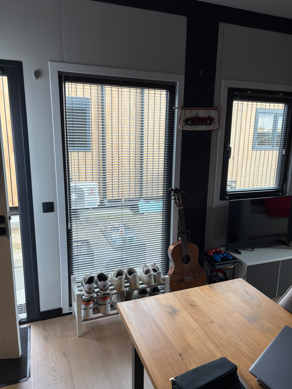 Tweedehands woonunit 26m² (8x3,2m) - 1 slaapkamer (links) - RO
